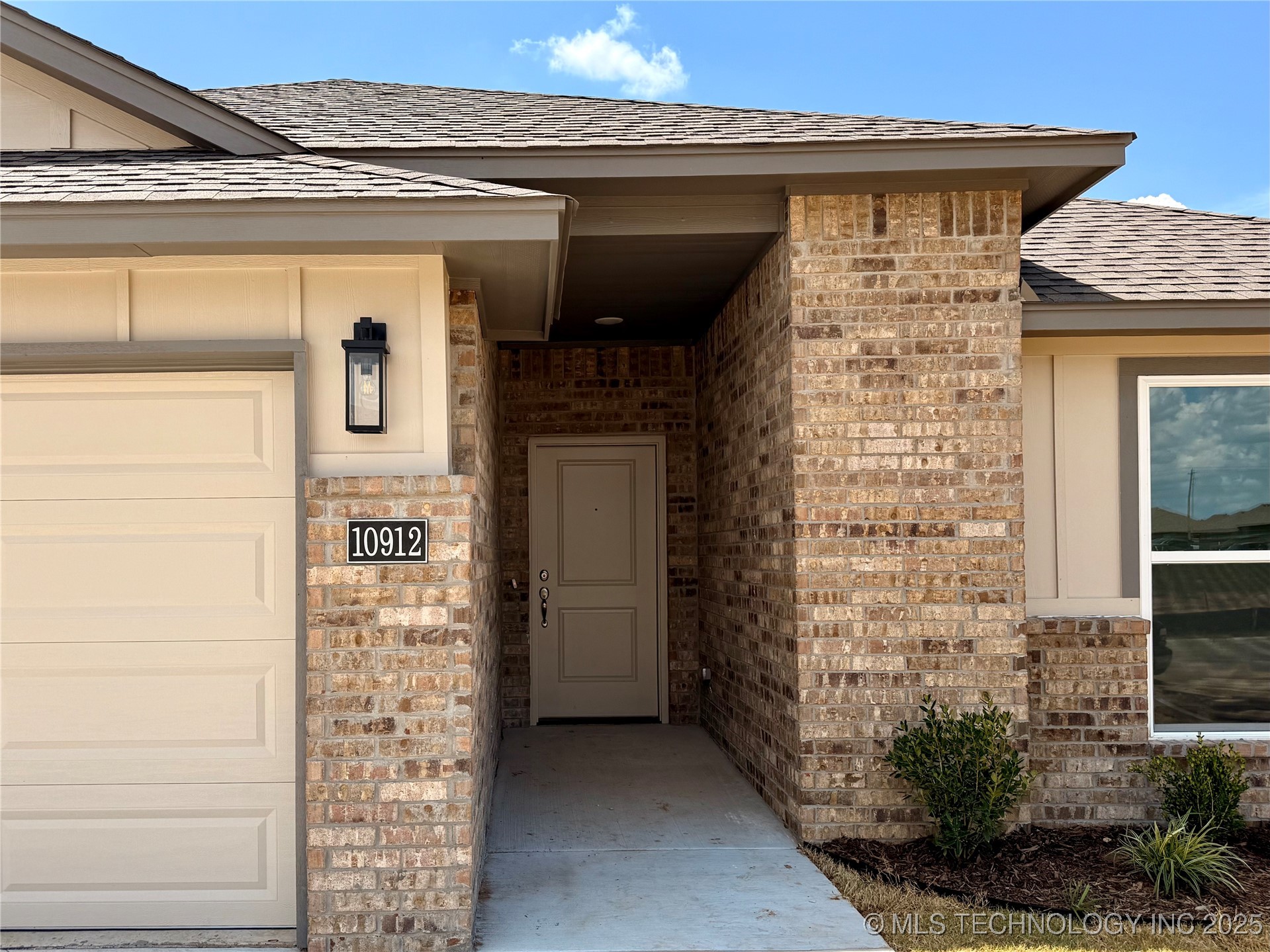 10912 S 271st East Avenue