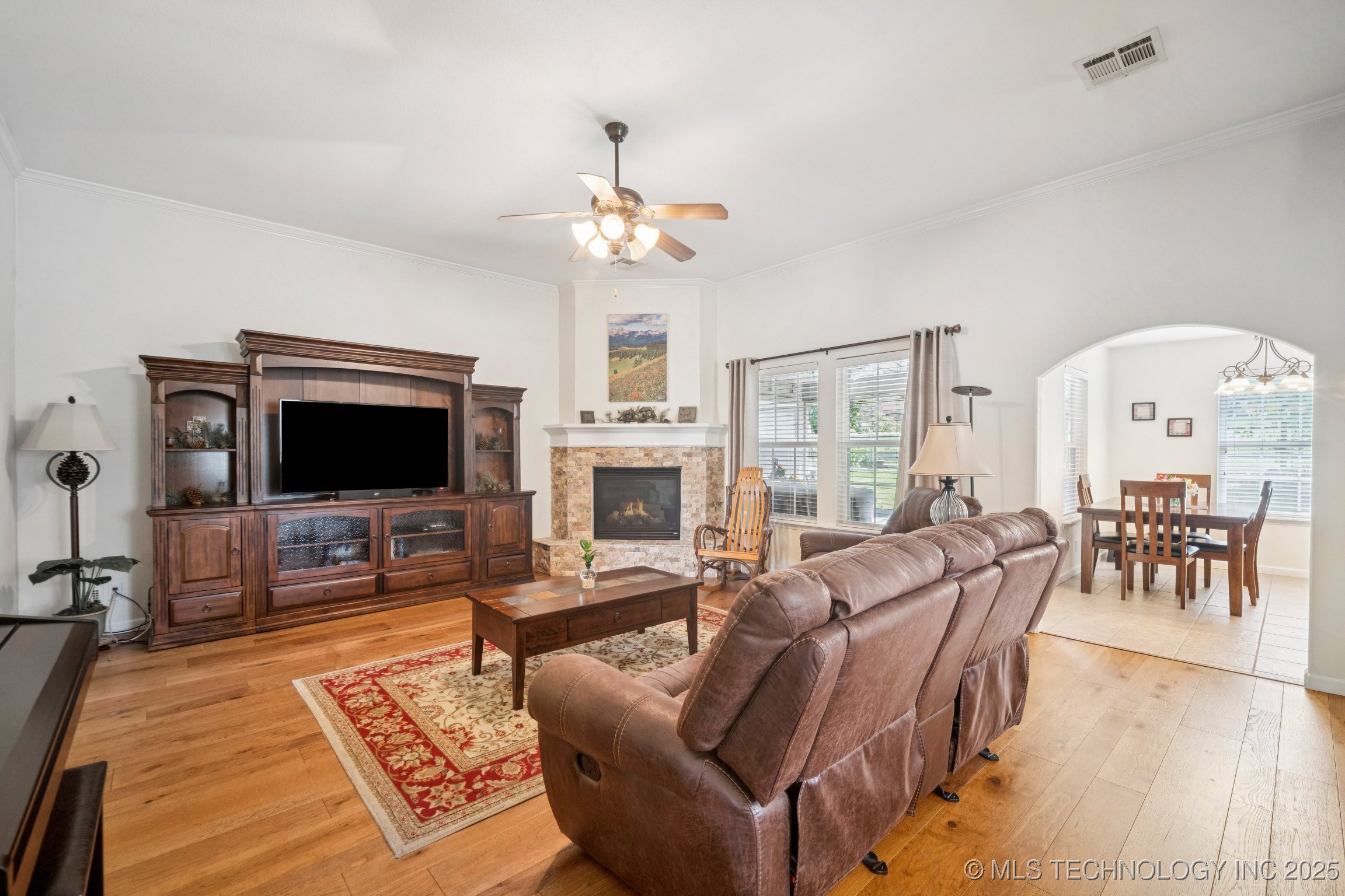 4609 N Redbud Avenue