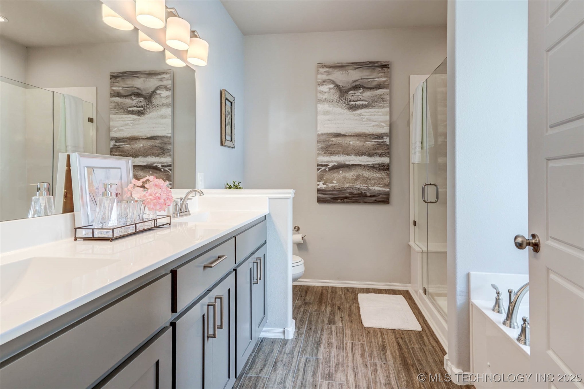 1914 W Imperial Street