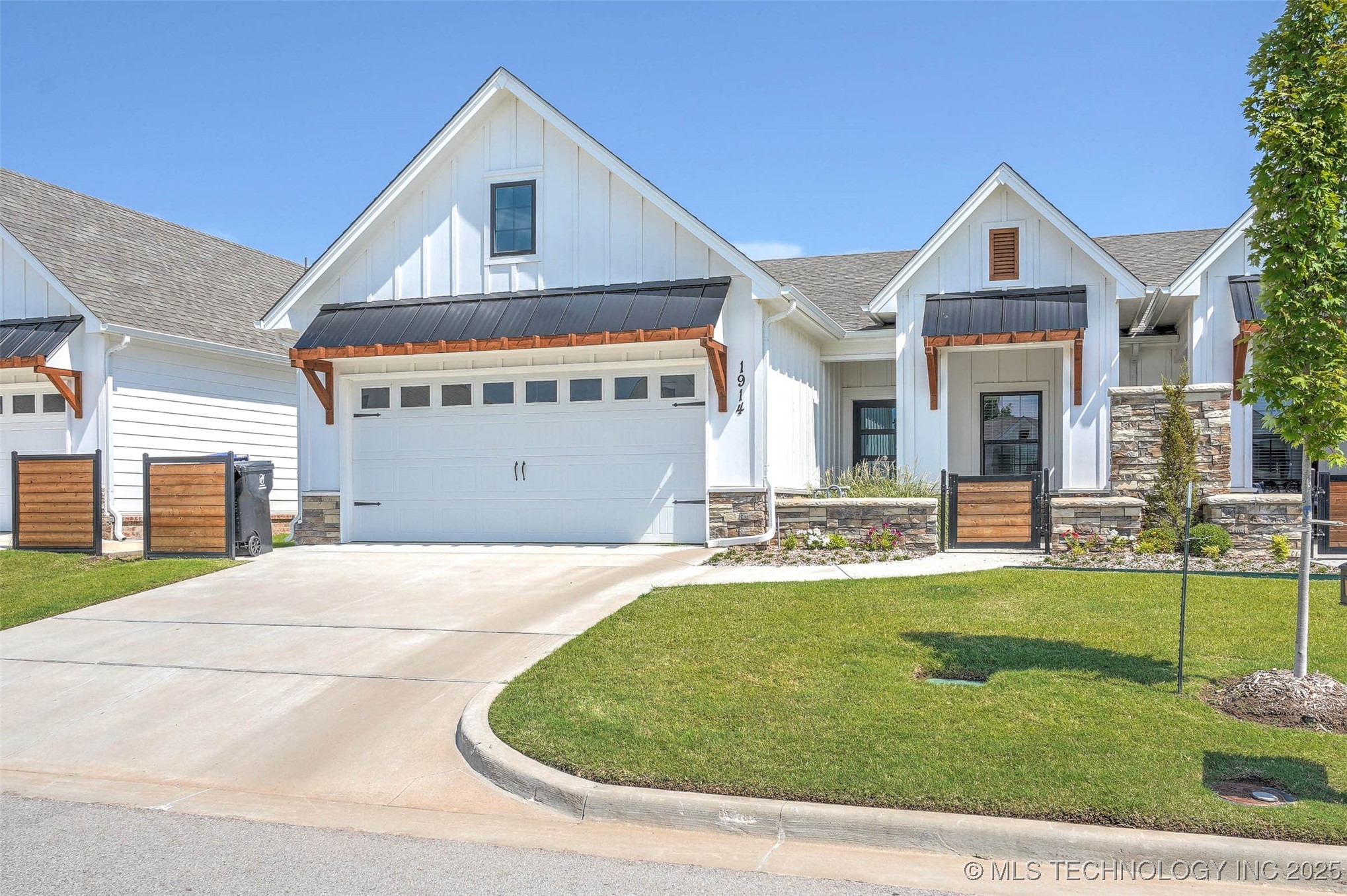 1914 W Imperial Street