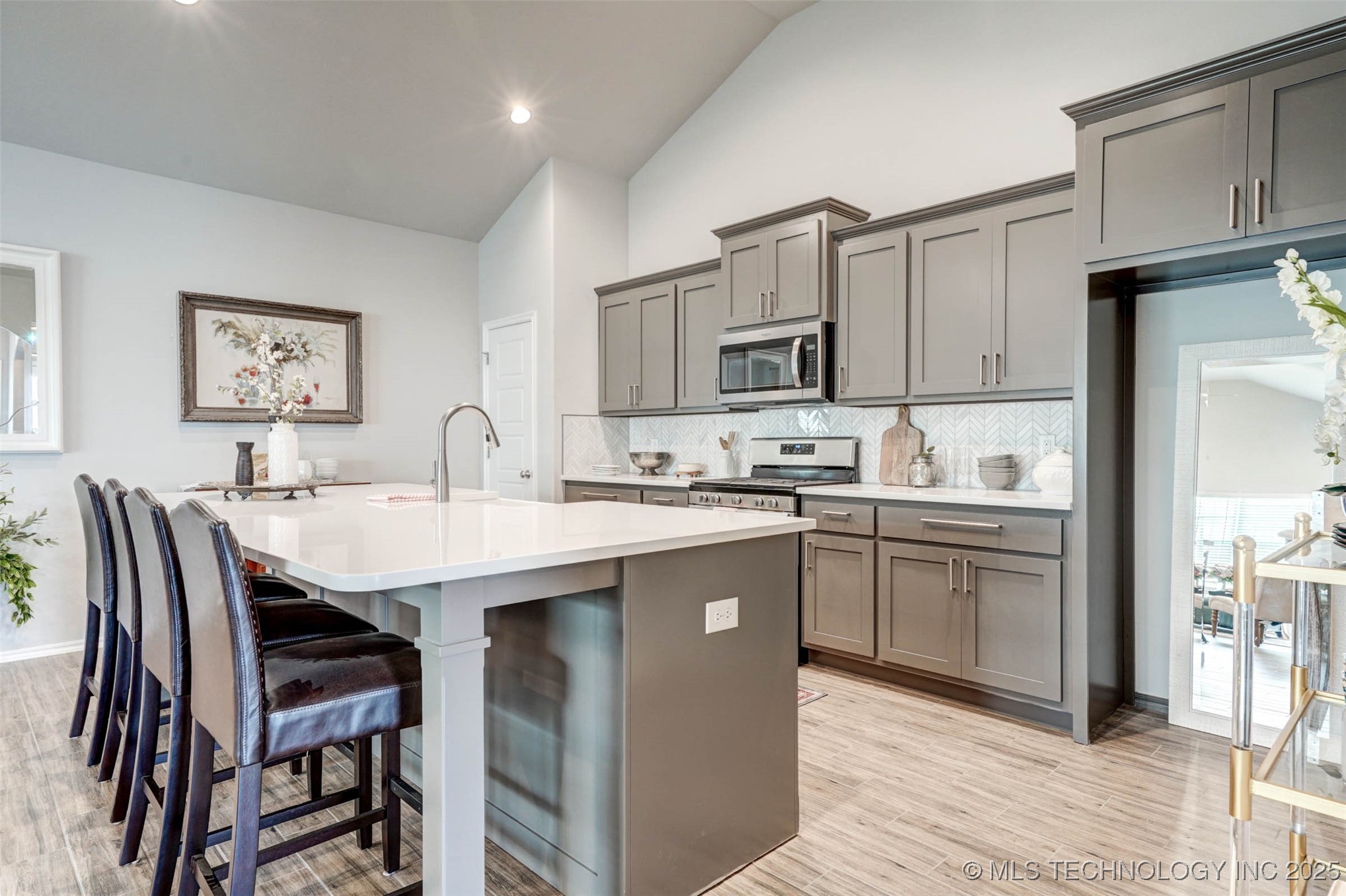 1914 W Imperial Street