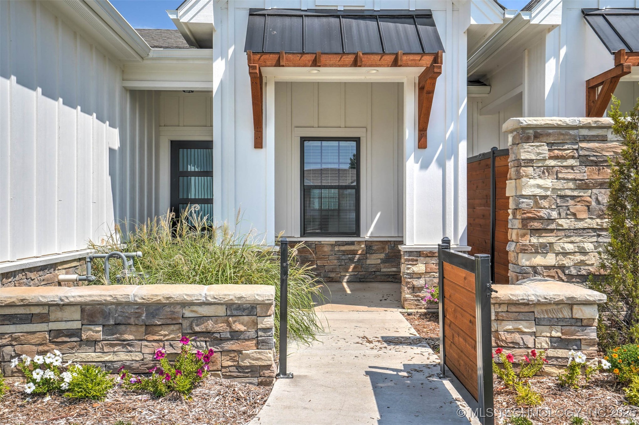 1914 W Imperial Street