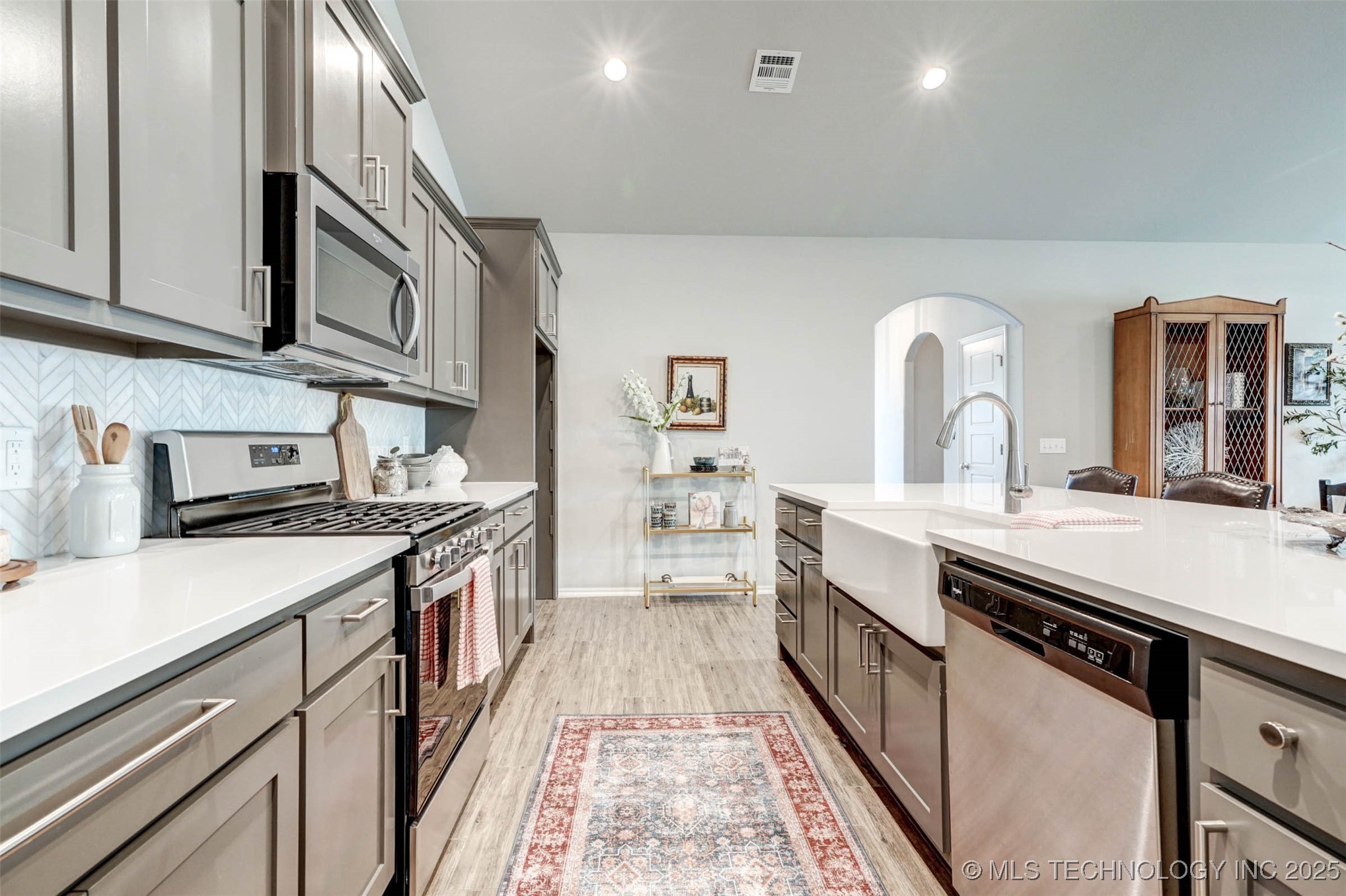 1914 W Imperial Street