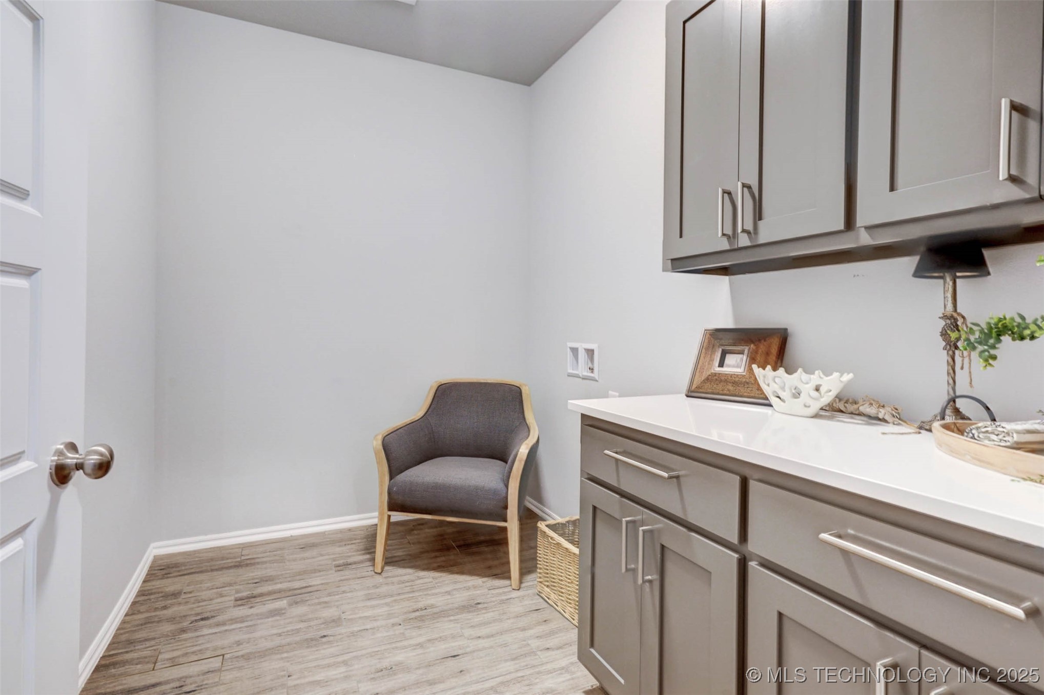 1914 W Imperial Street