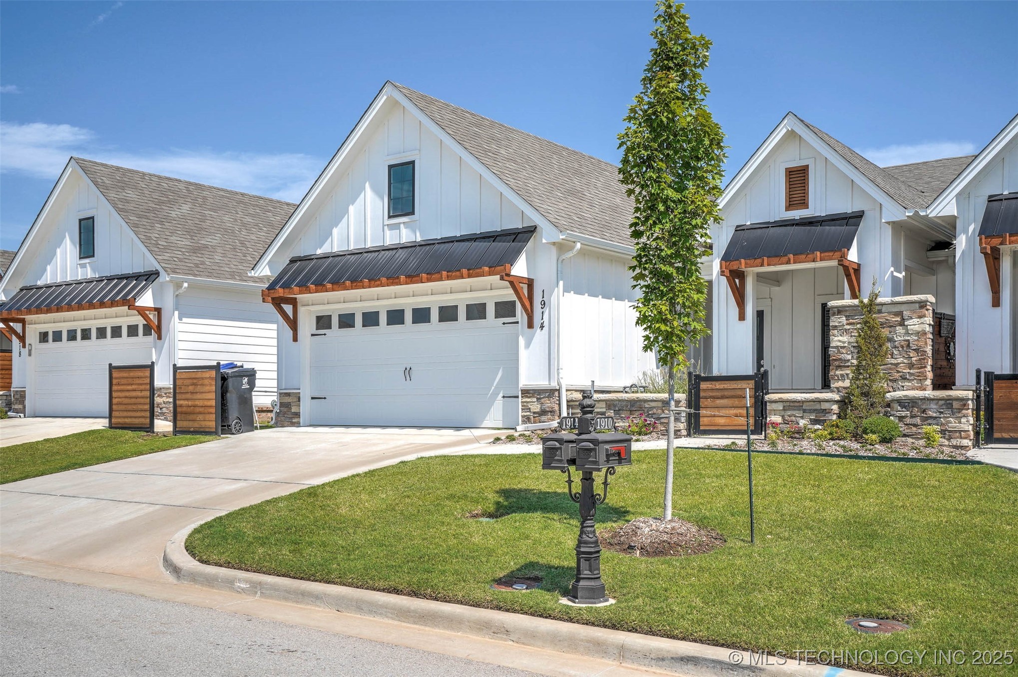 1914 W Imperial Street