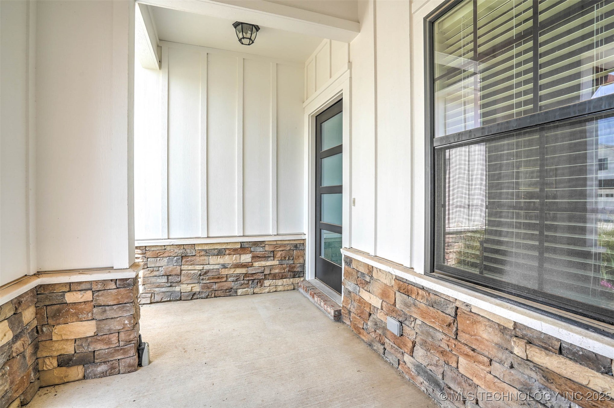 1914 W Imperial Street