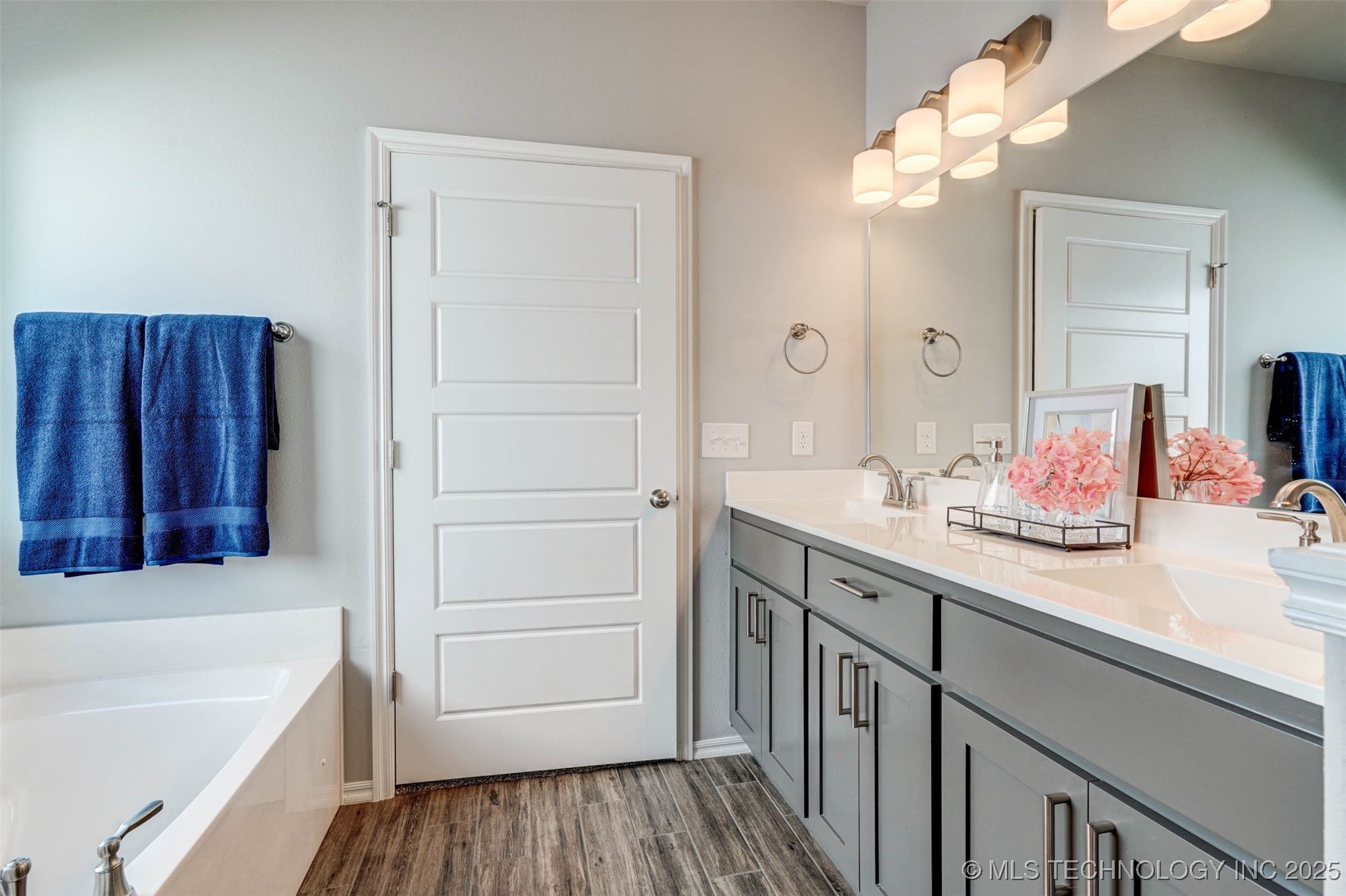 1914 W Imperial Street