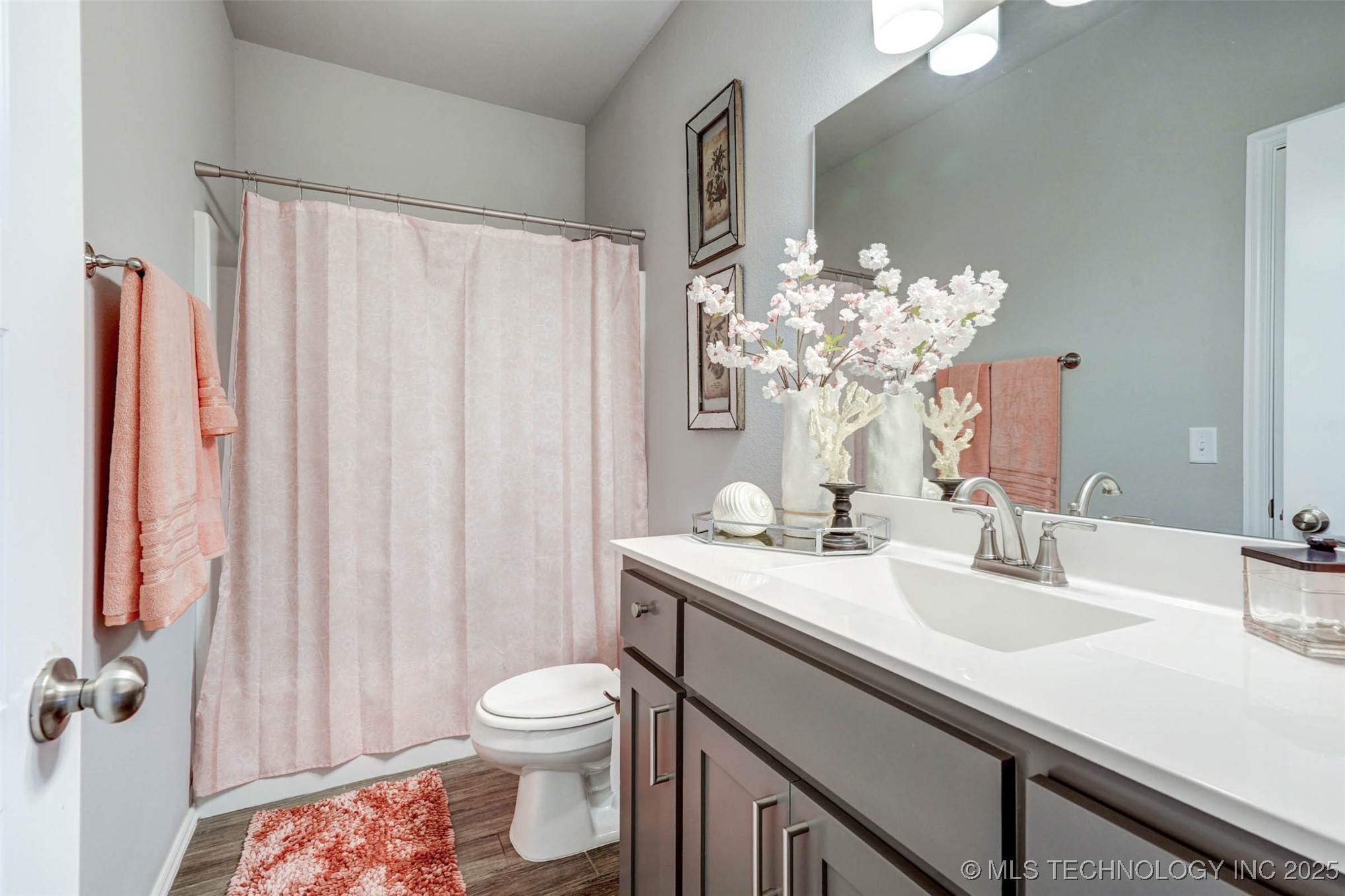 1914 W Imperial Street