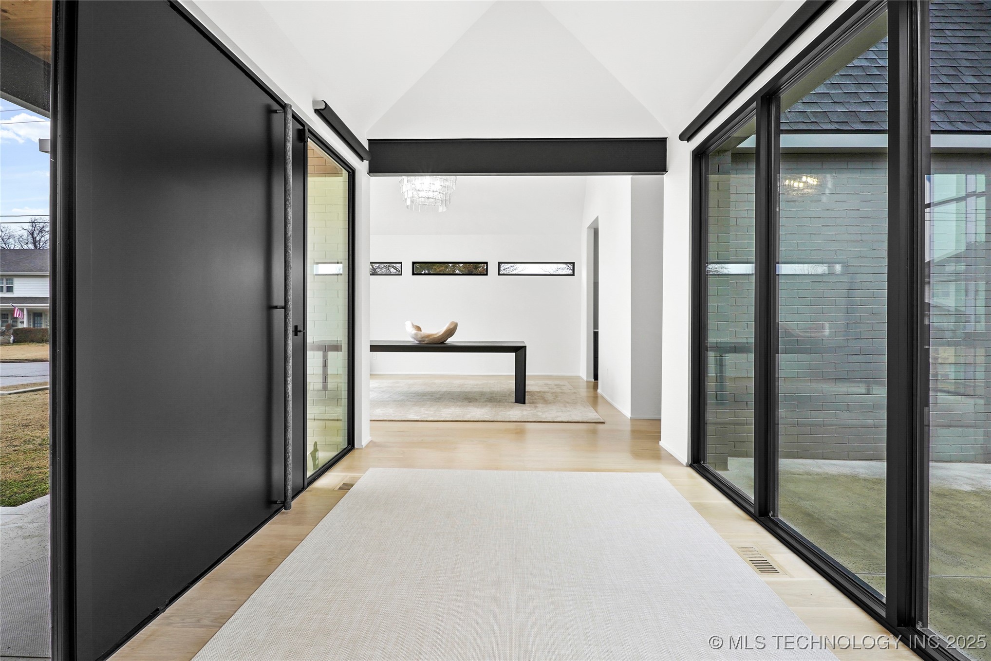 2501 S Columbia Avenue