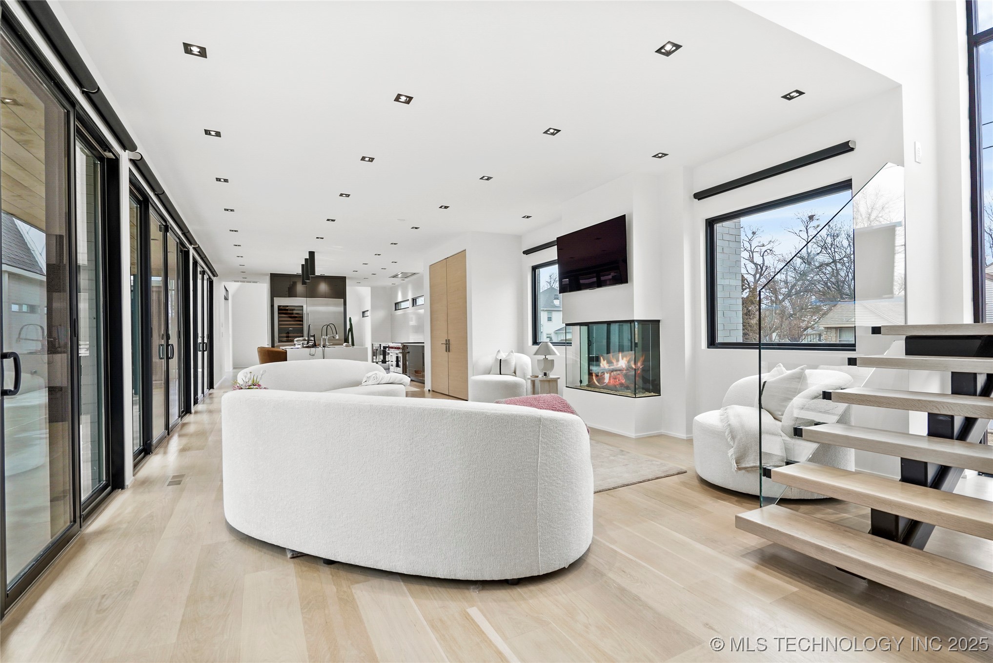 2501 S Columbia Avenue