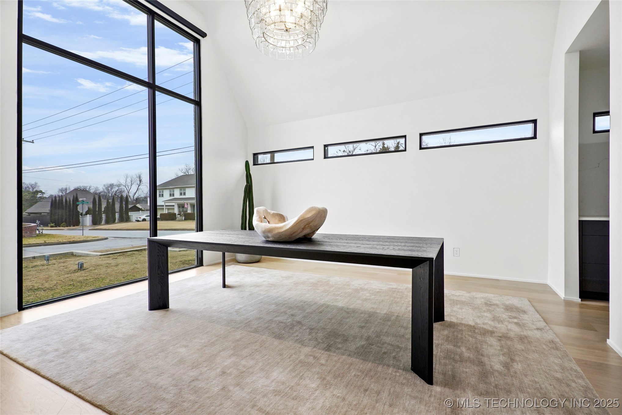 2501 S Columbia Avenue