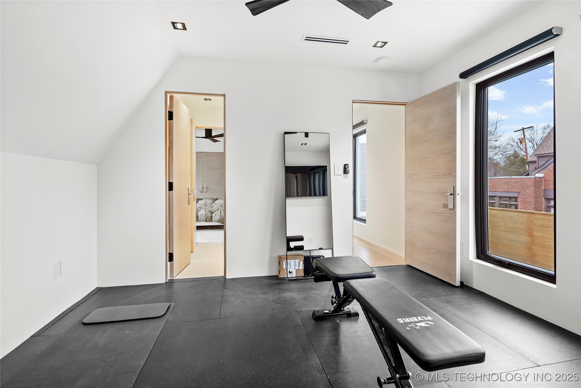 2501 S Columbia Avenue