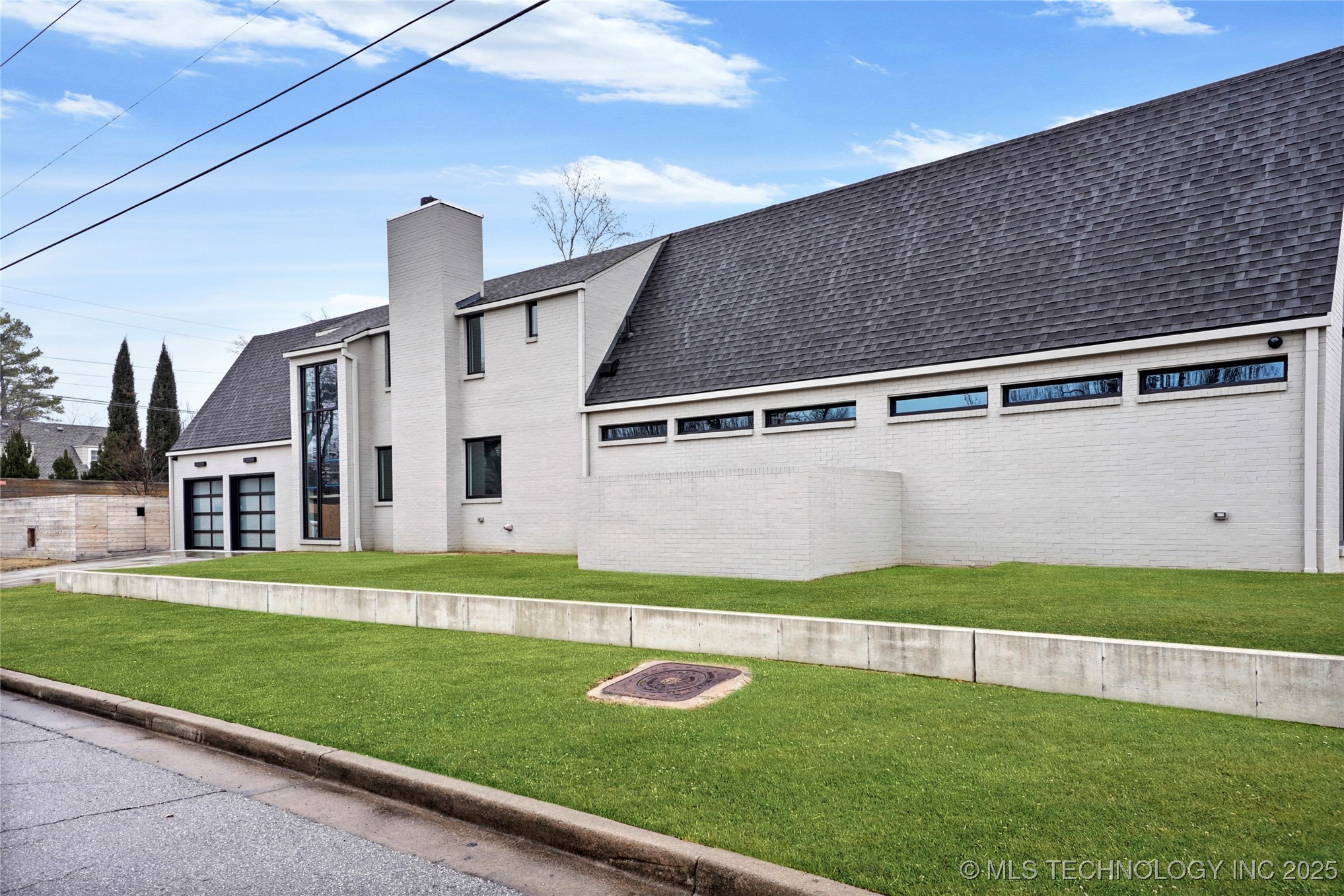 2501 S Columbia Avenue