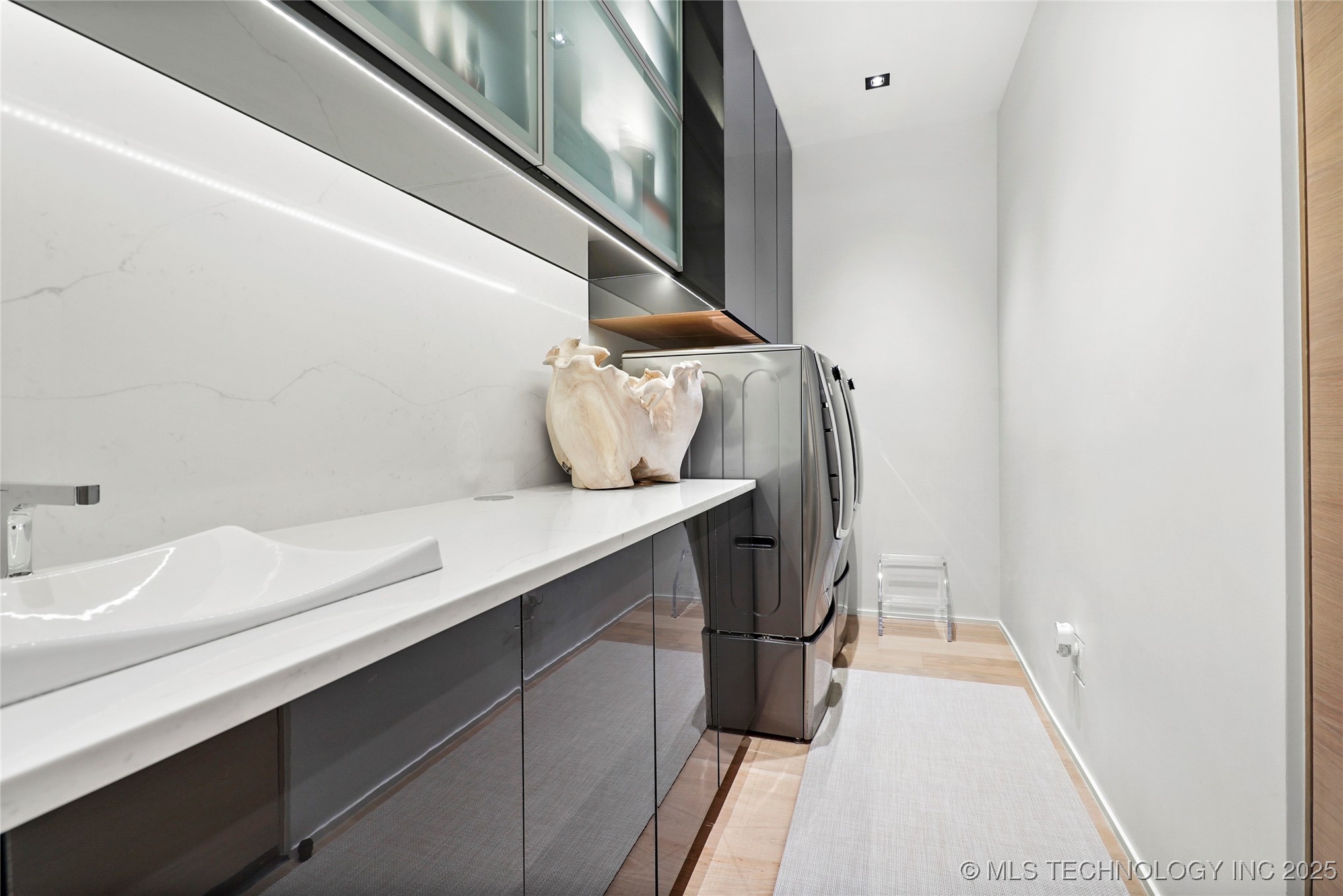 2501 S Columbia Avenue