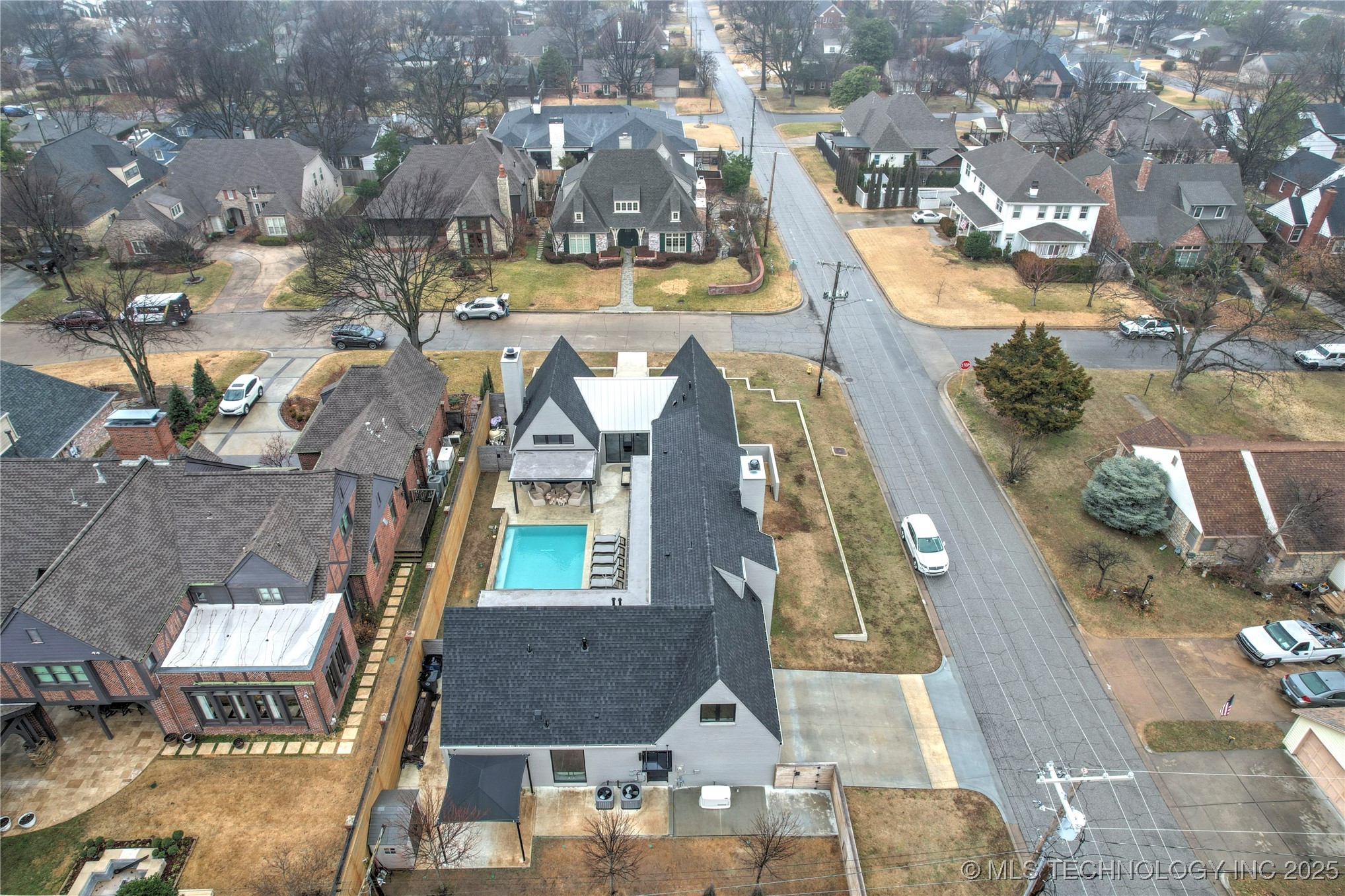 2501 S Columbia Avenue