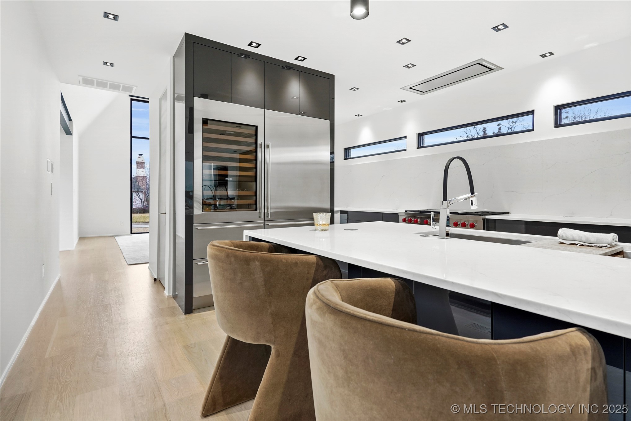 2501 S Columbia Avenue