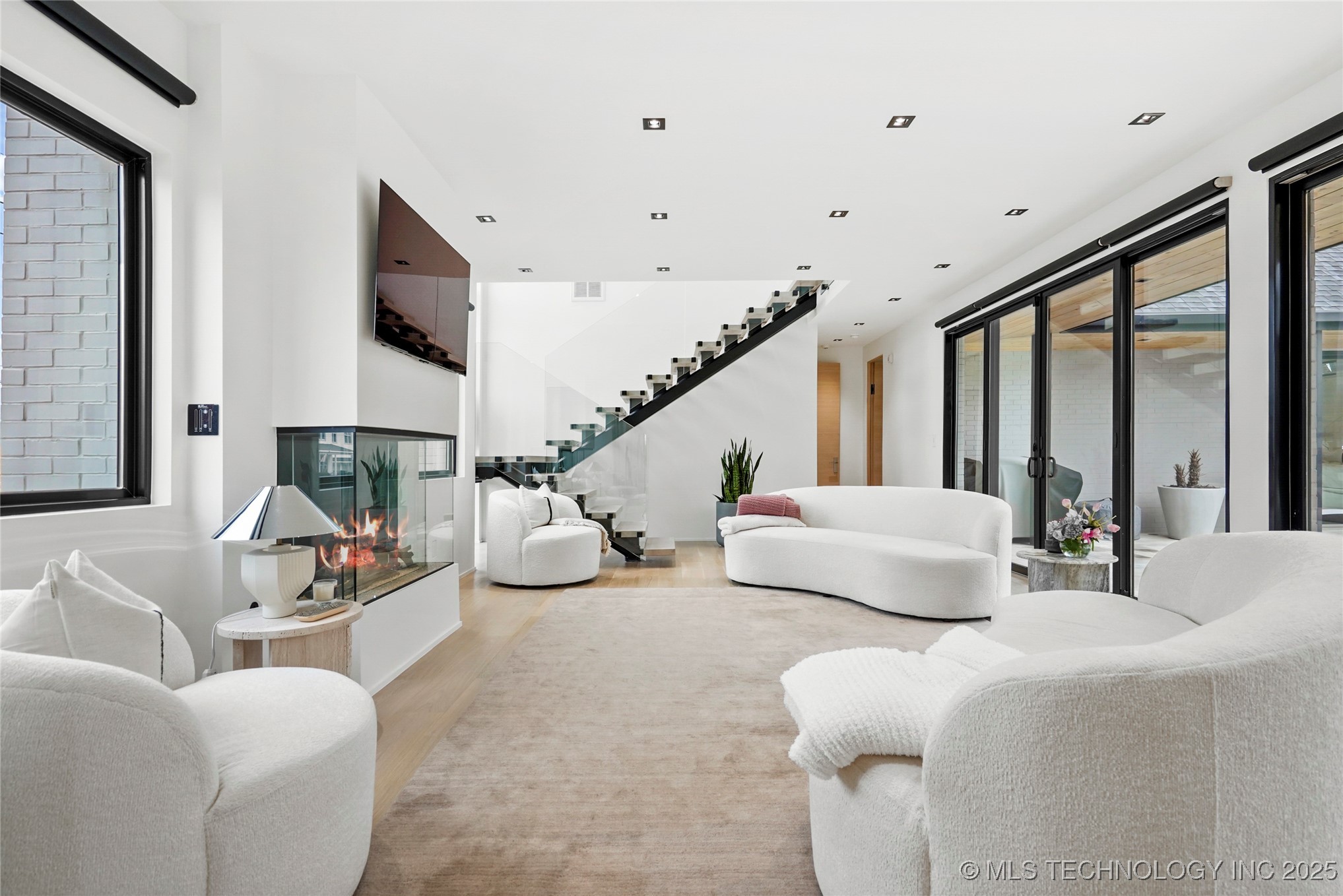 2501 S Columbia Avenue