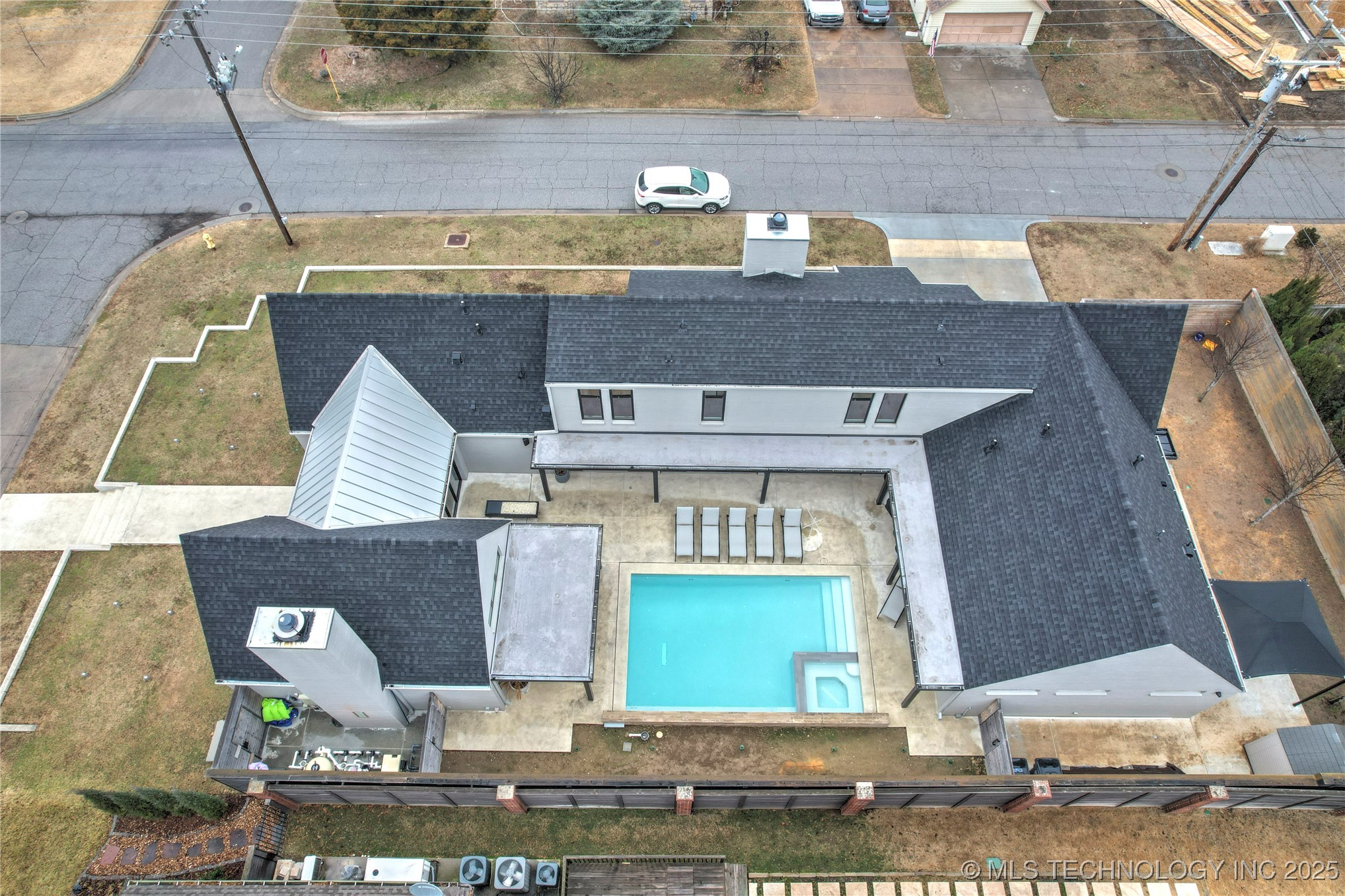 2501 S Columbia Avenue