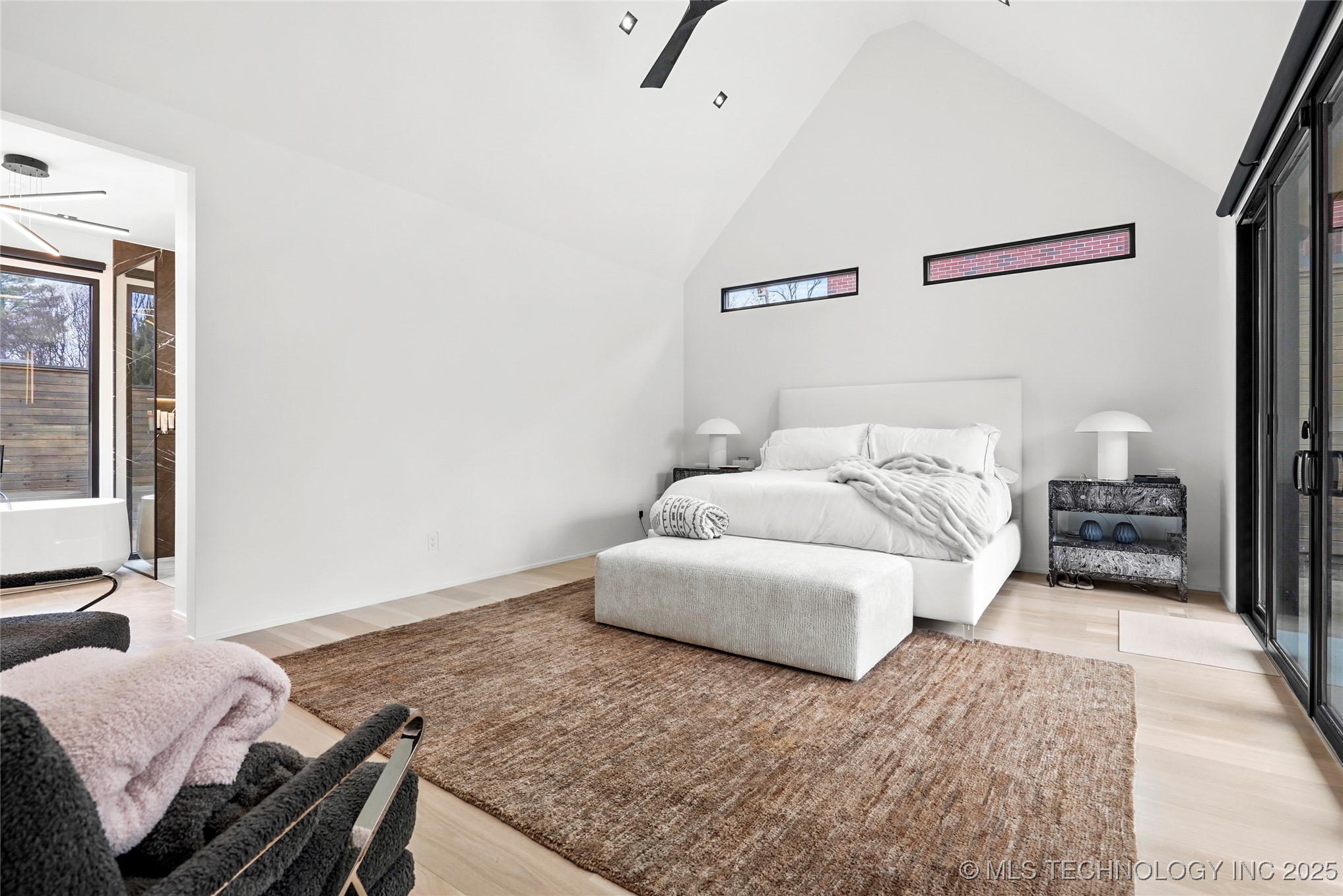 2501 S Columbia Avenue