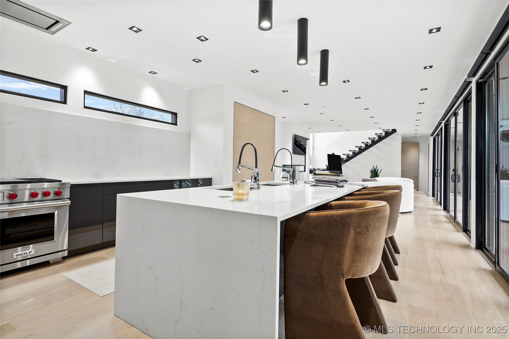 2501 S Columbia Avenue