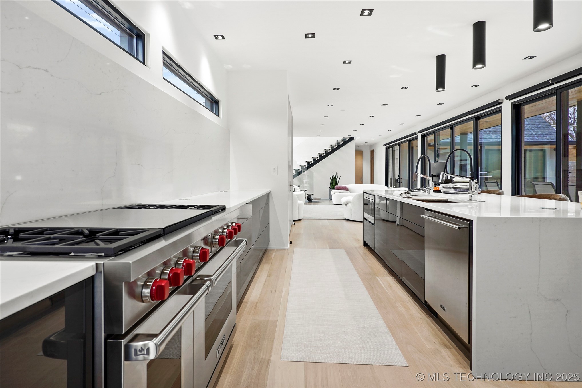 2501 S Columbia Avenue