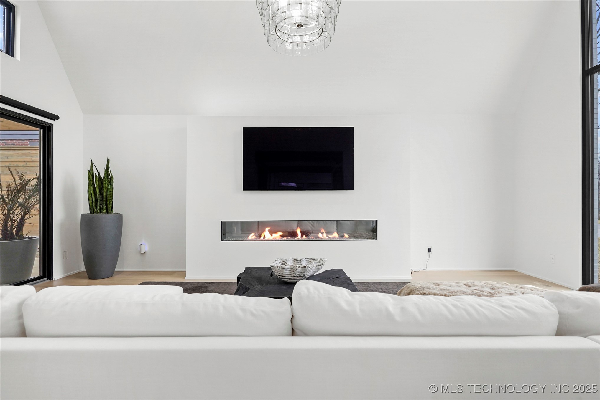 2501 S Columbia Avenue