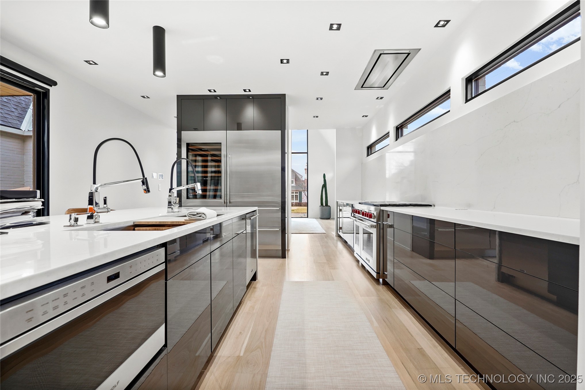 2501 S Columbia Avenue