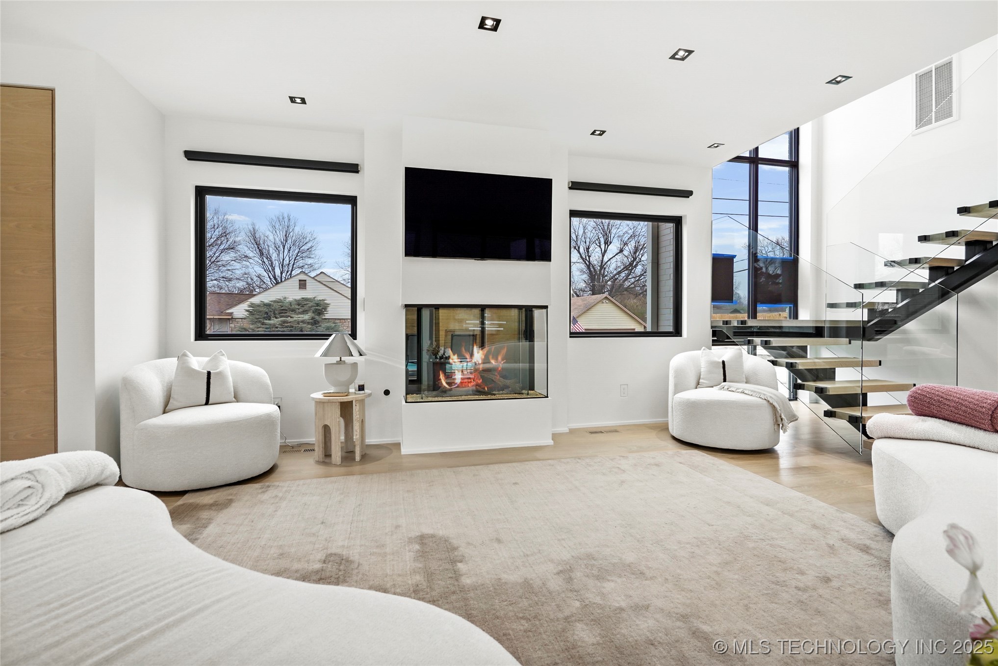 2501 S Columbia Avenue