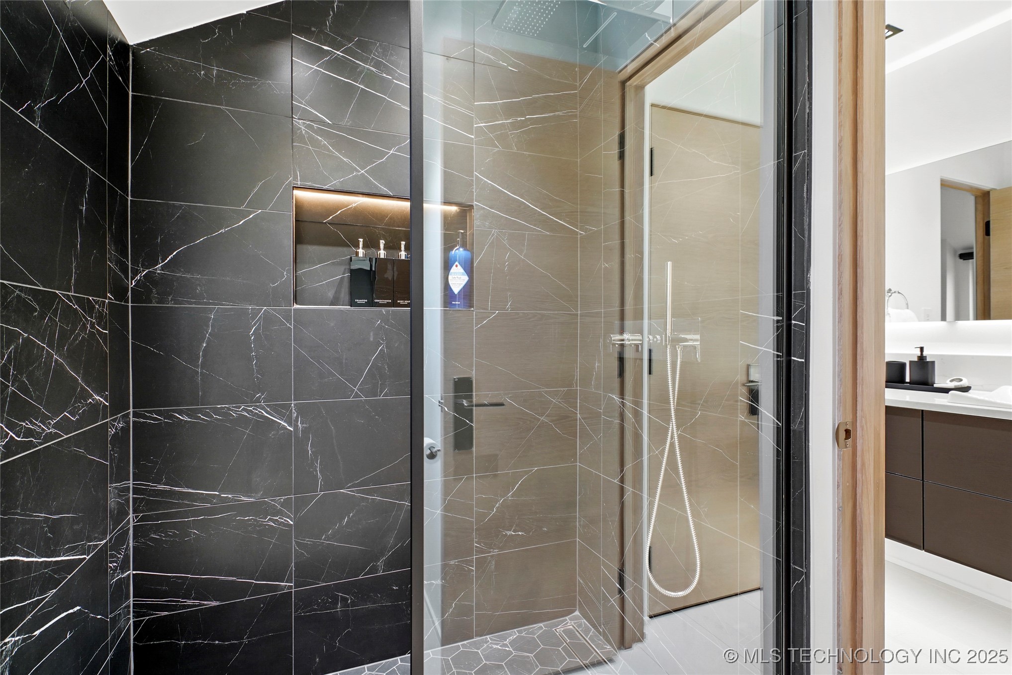 2501 S Columbia Avenue