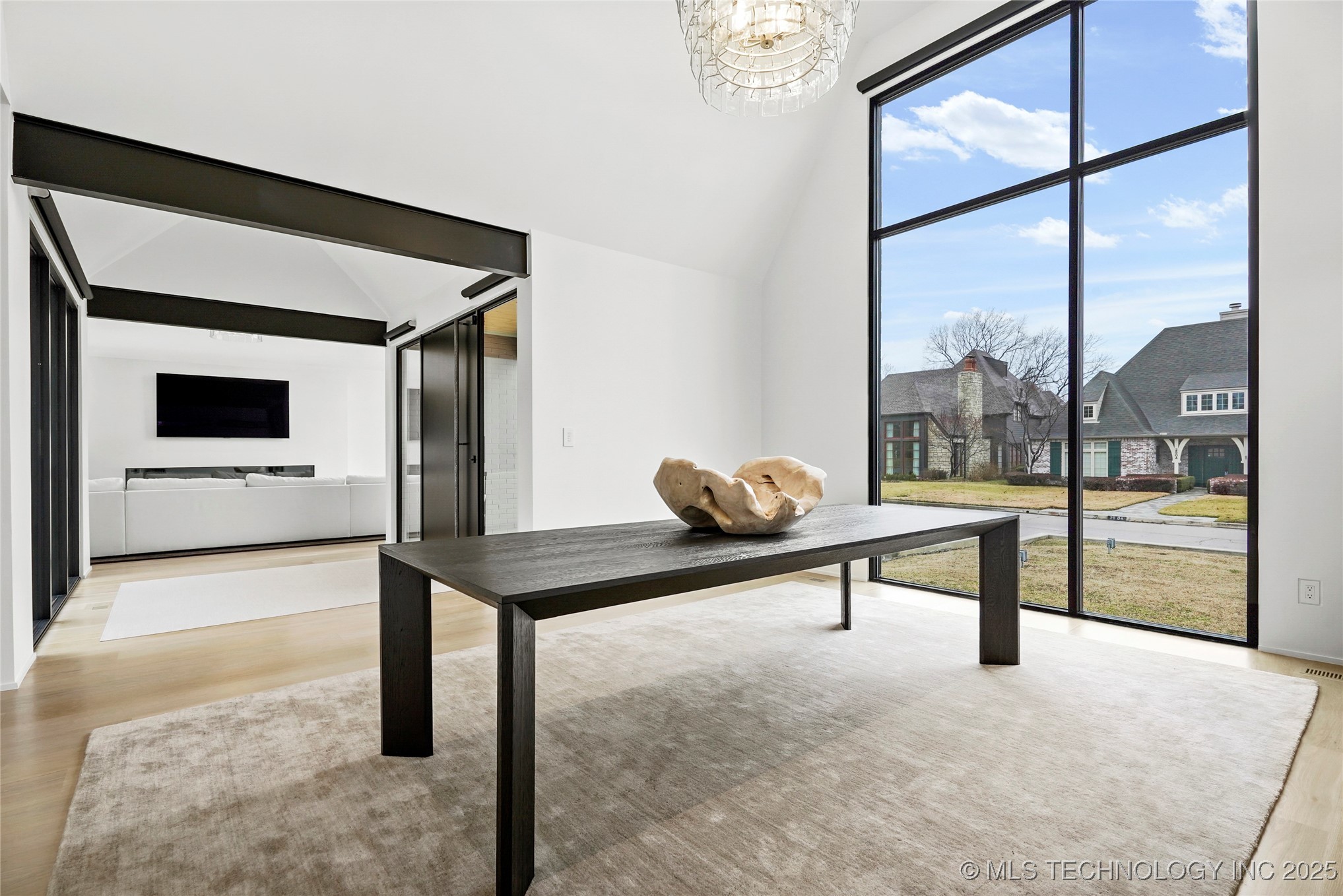 2501 S Columbia Avenue