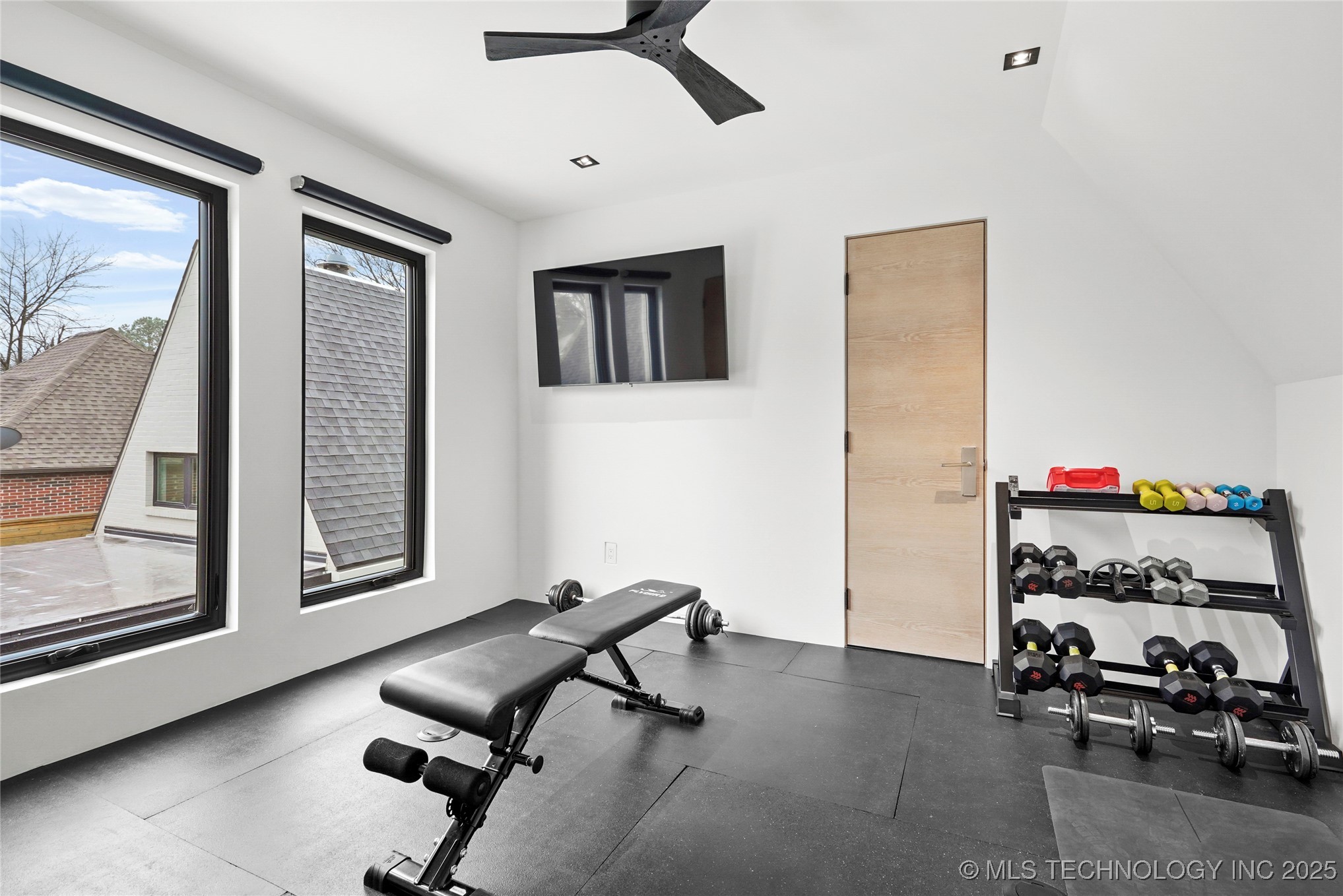 2501 S Columbia Avenue