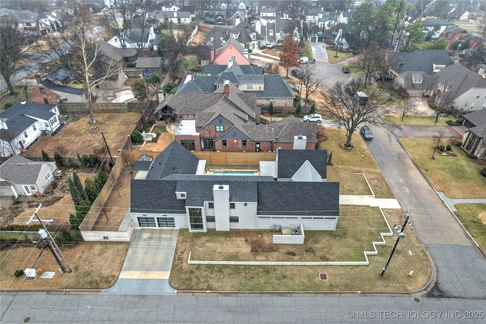 2501 S Columbia Avenue