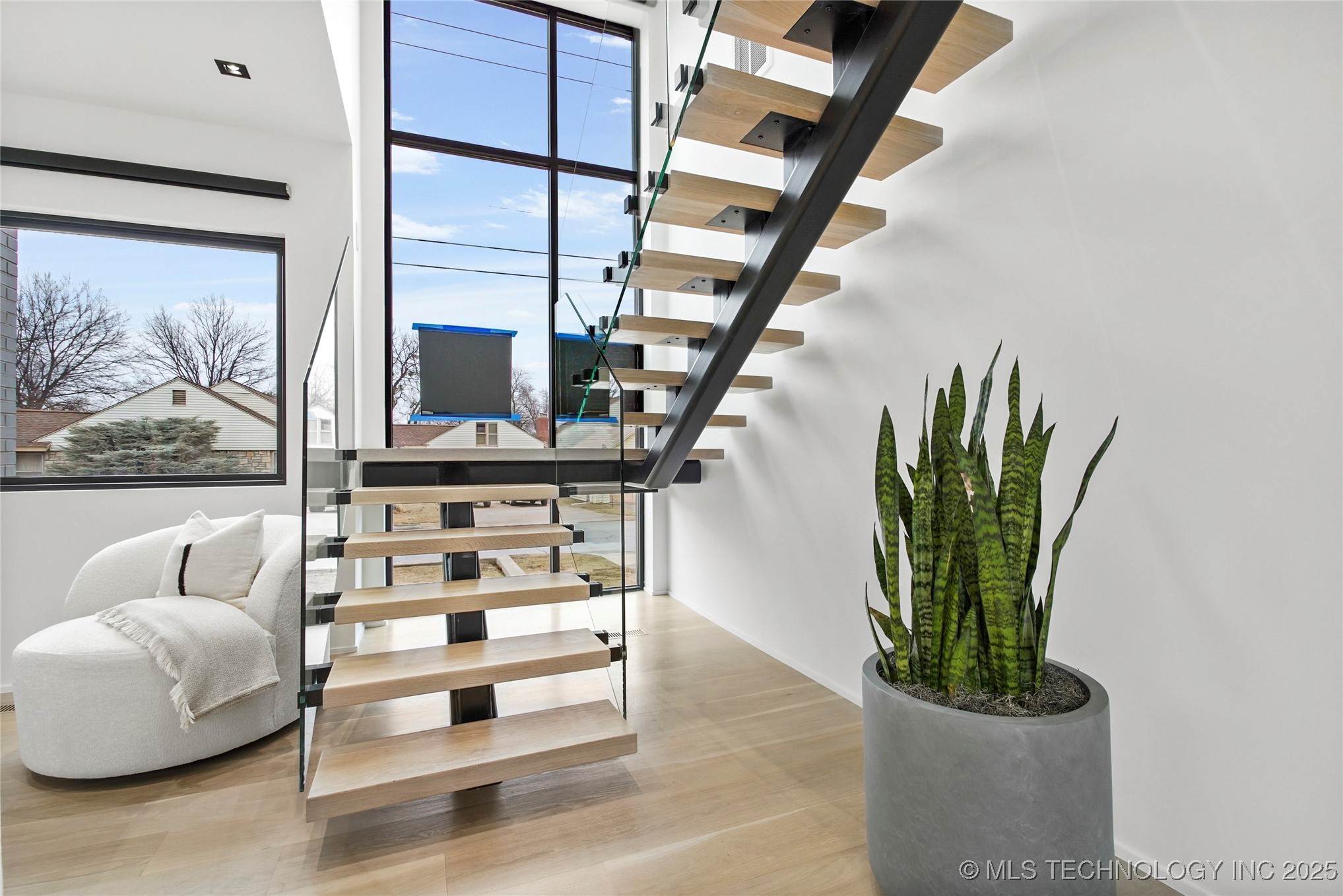 2501 S Columbia Avenue