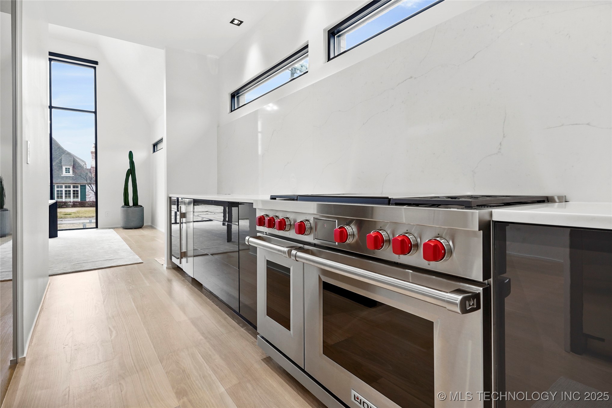 2501 S Columbia Avenue