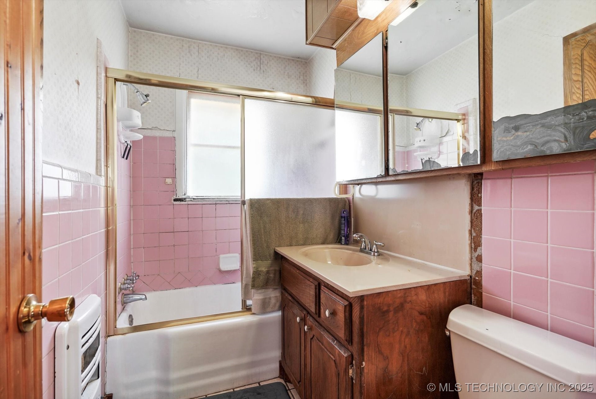 705 W Hartford Place