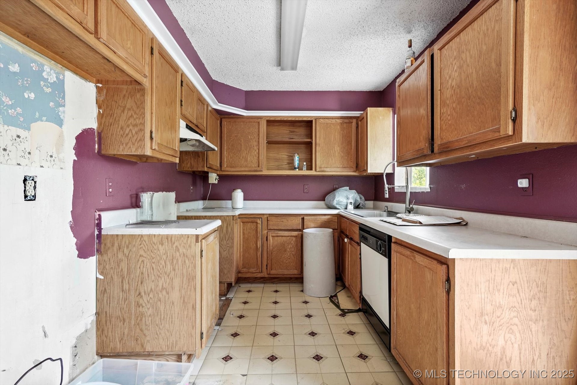 705 W Hartford Place