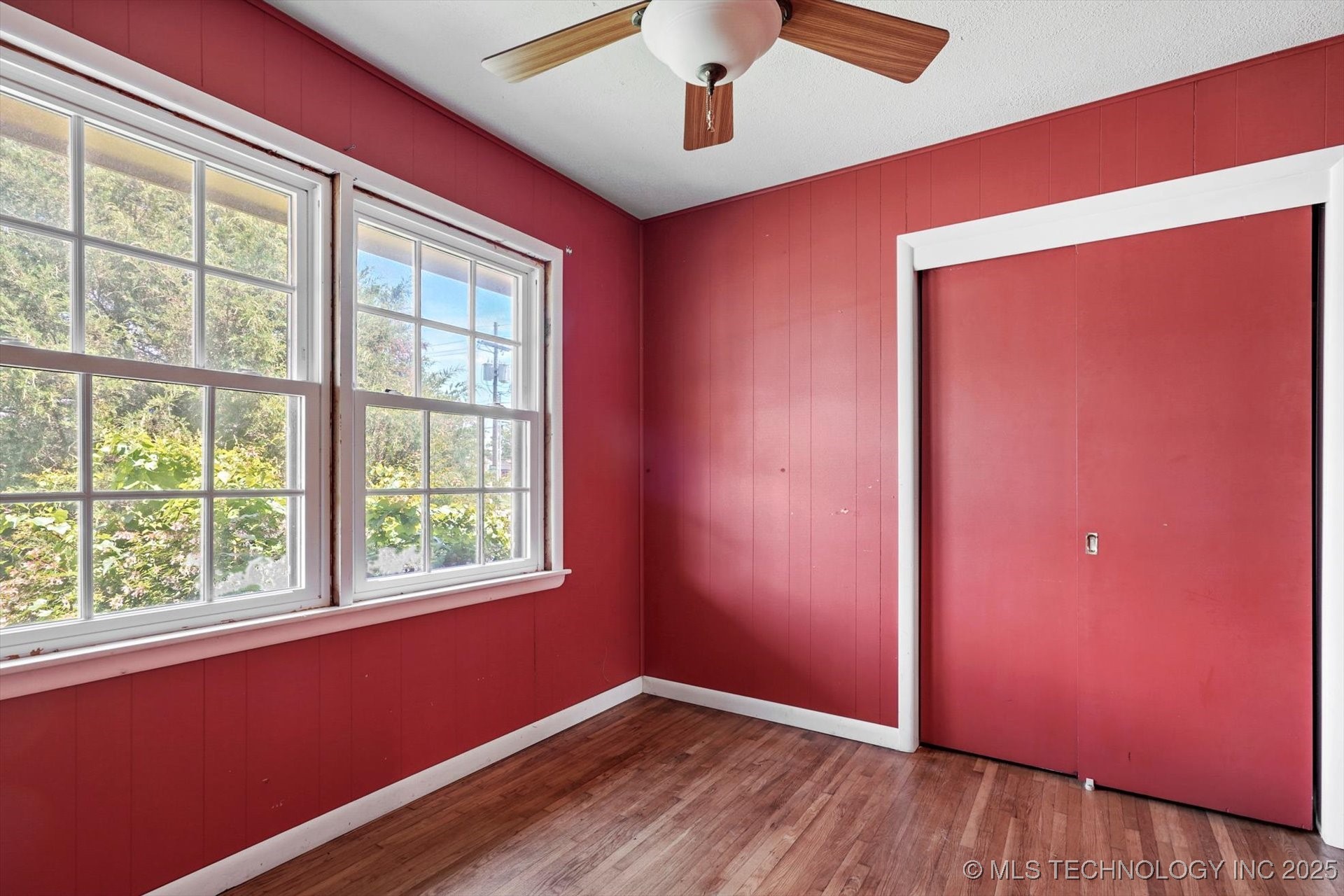 705 W Hartford Place