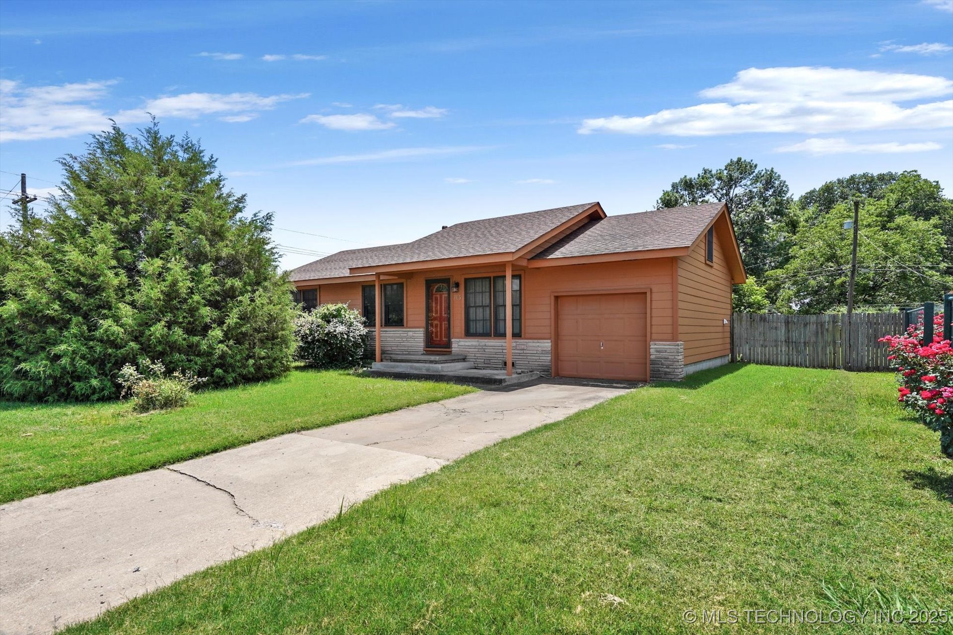 705 W Hartford Place