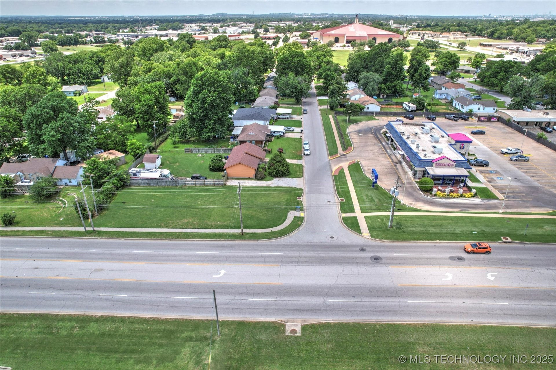 705 W Hartford Place