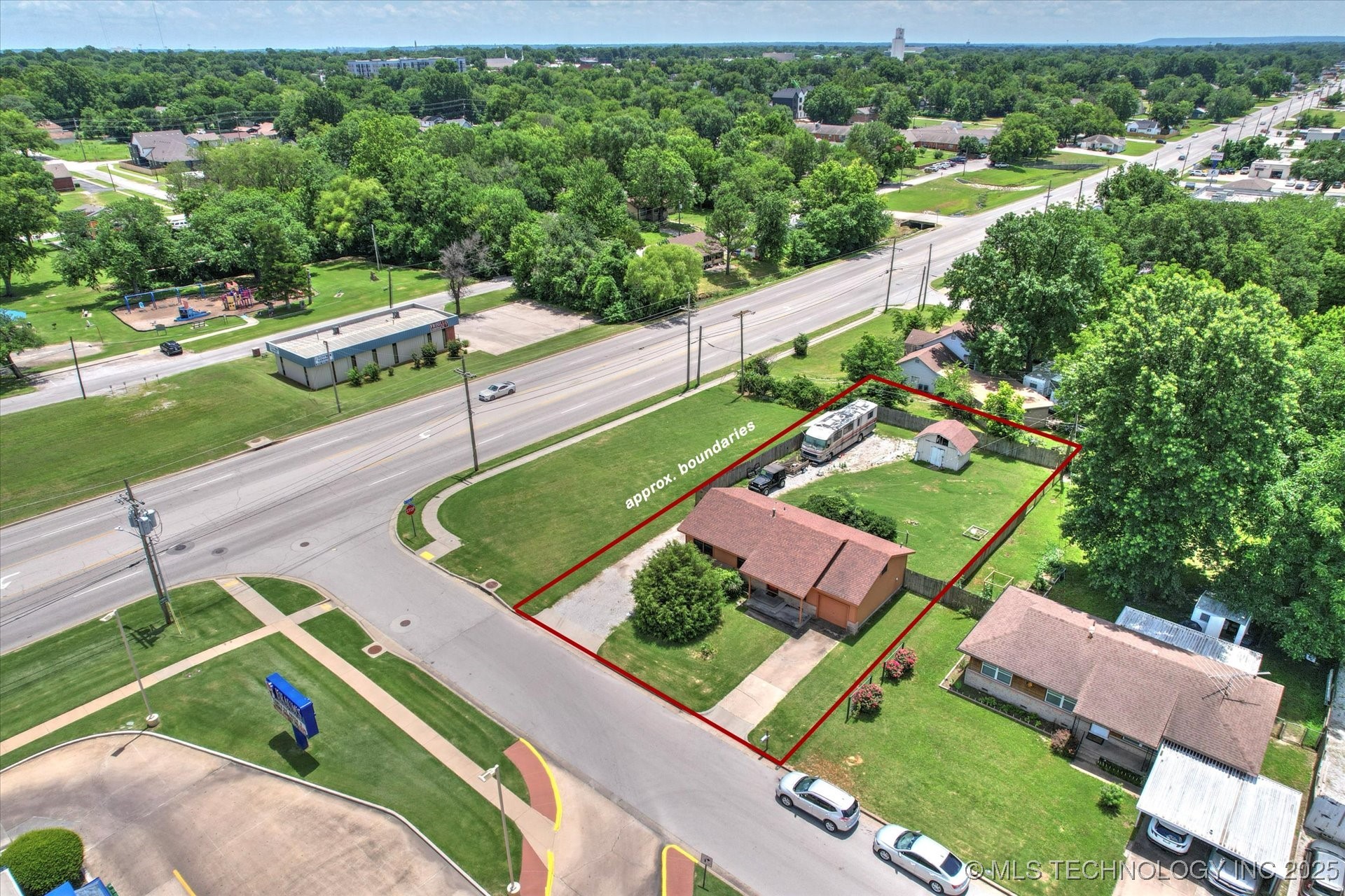 705 W Hartford Place