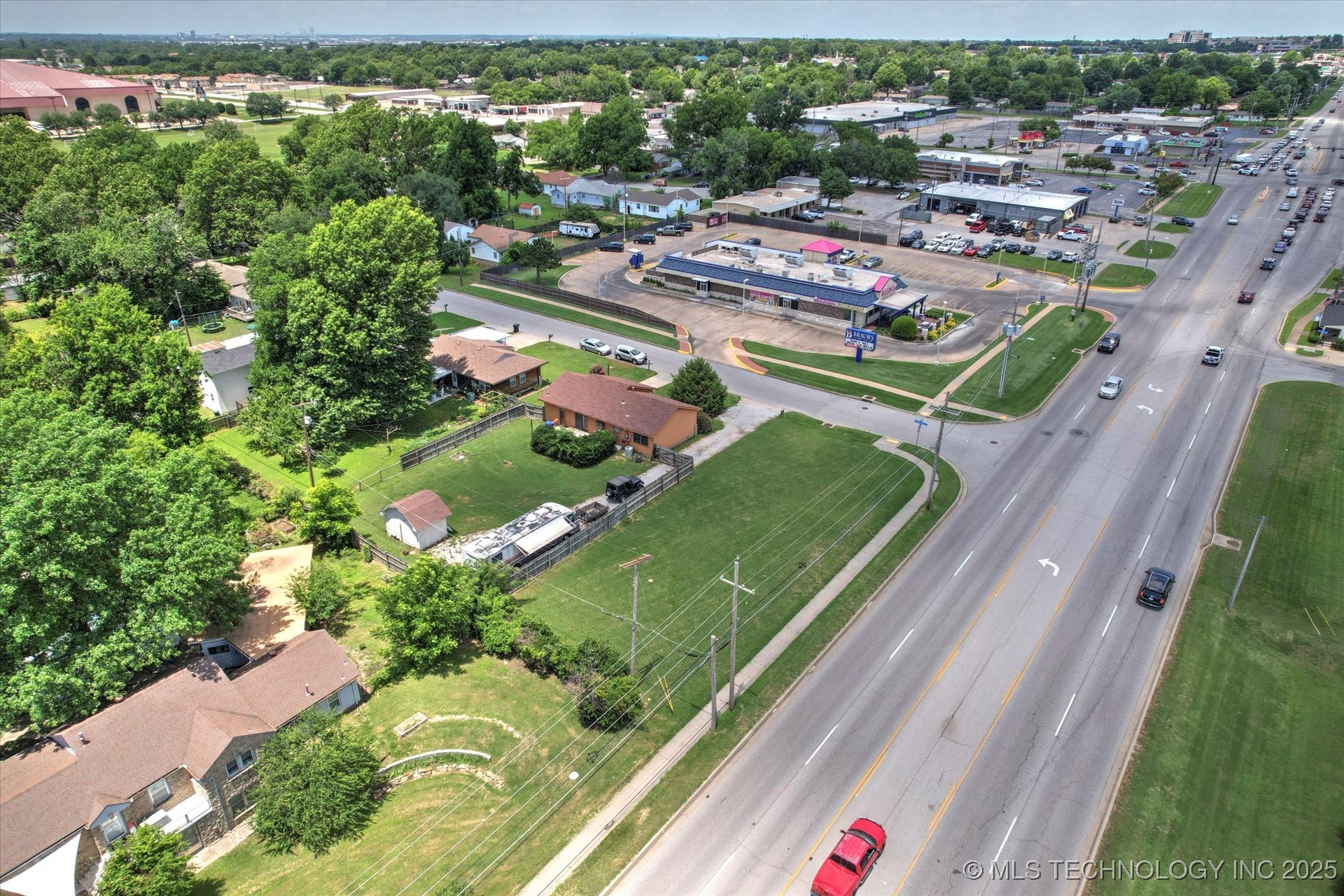 705 W Hartford Place