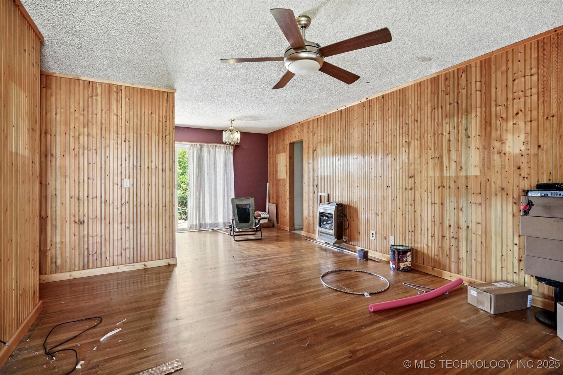 705 W Hartford Place