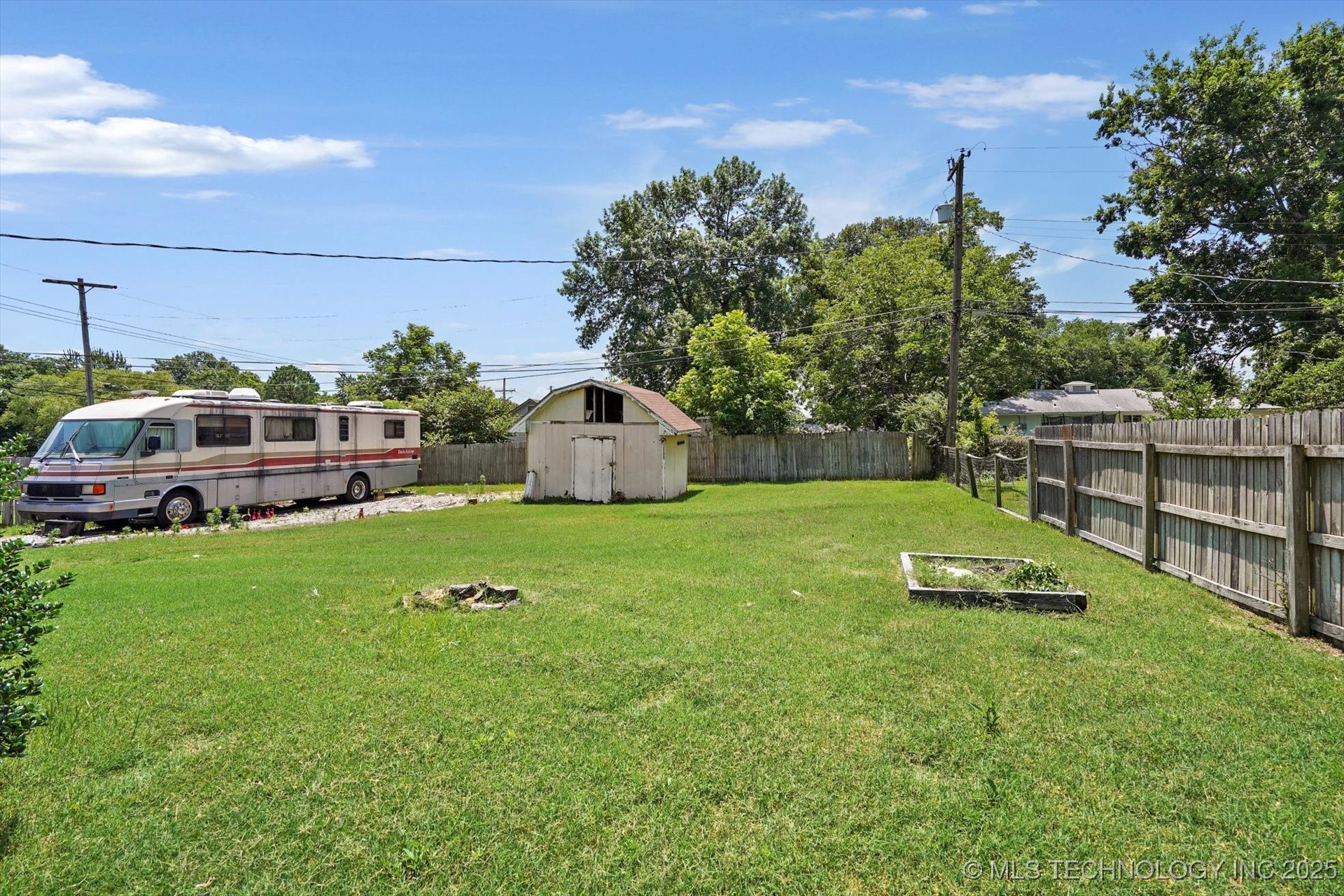 705 W Hartford Place