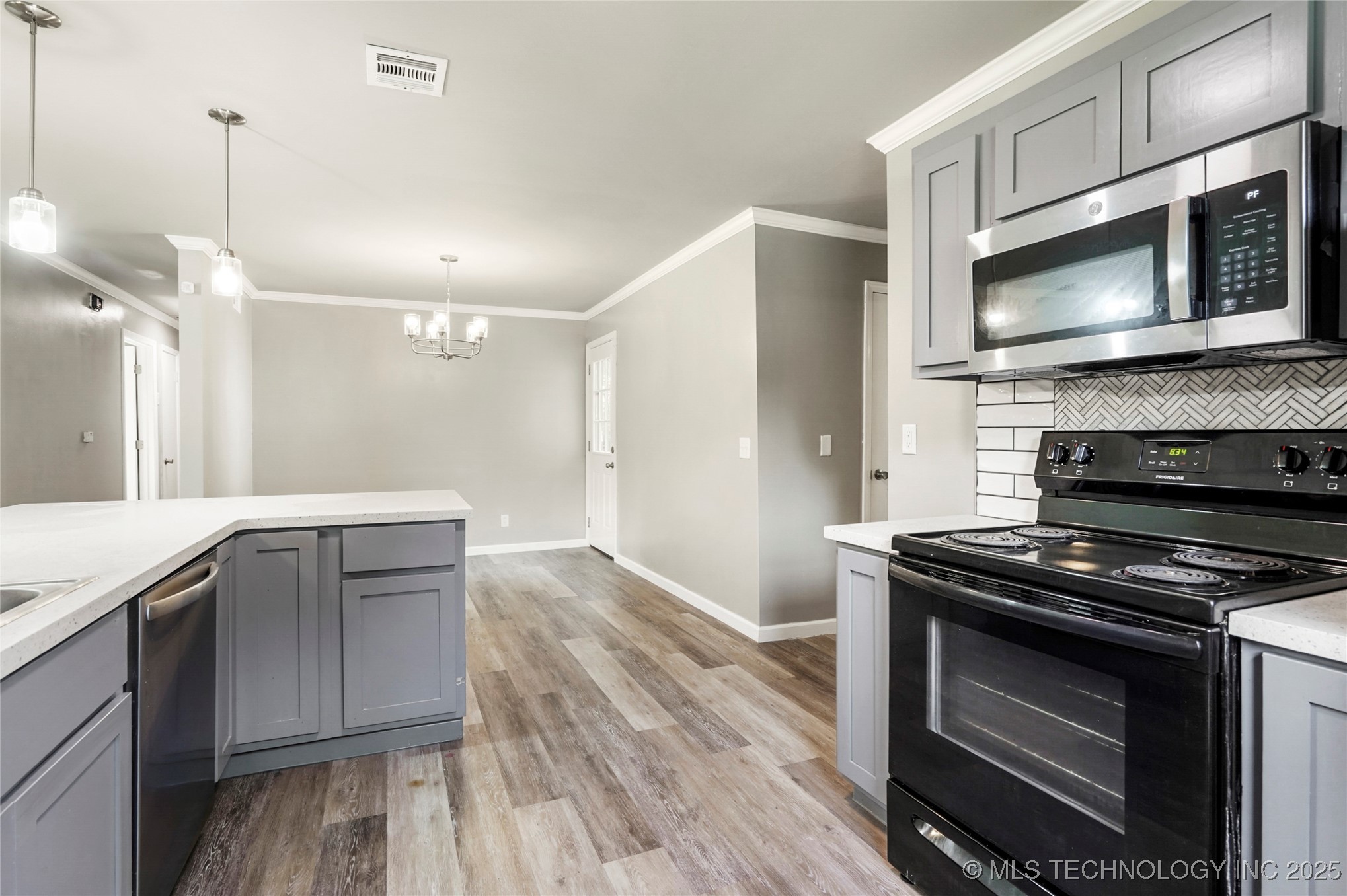 116 W 49th Place N