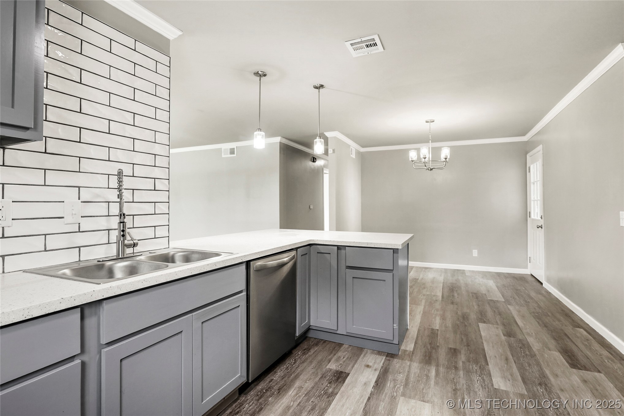 116 W 49th Place N