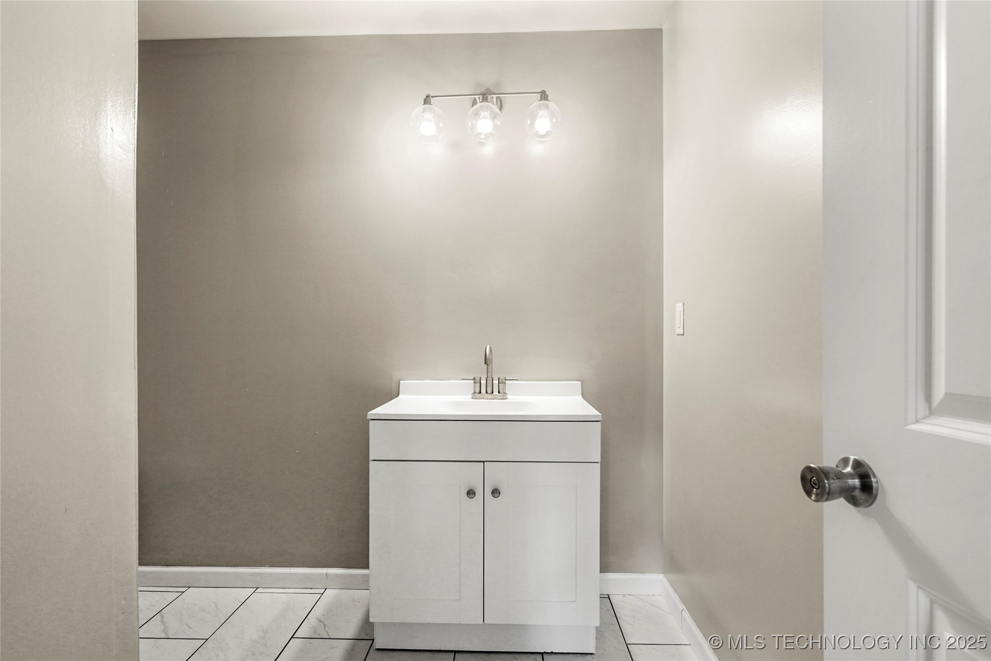 116 W 49th Place N