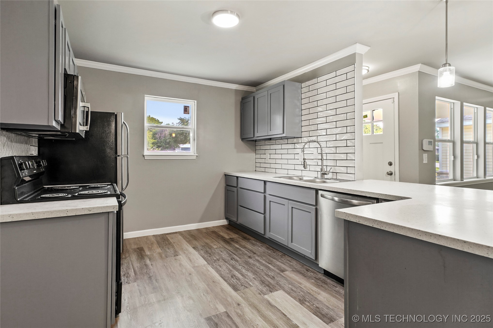 116 W 49th Place N