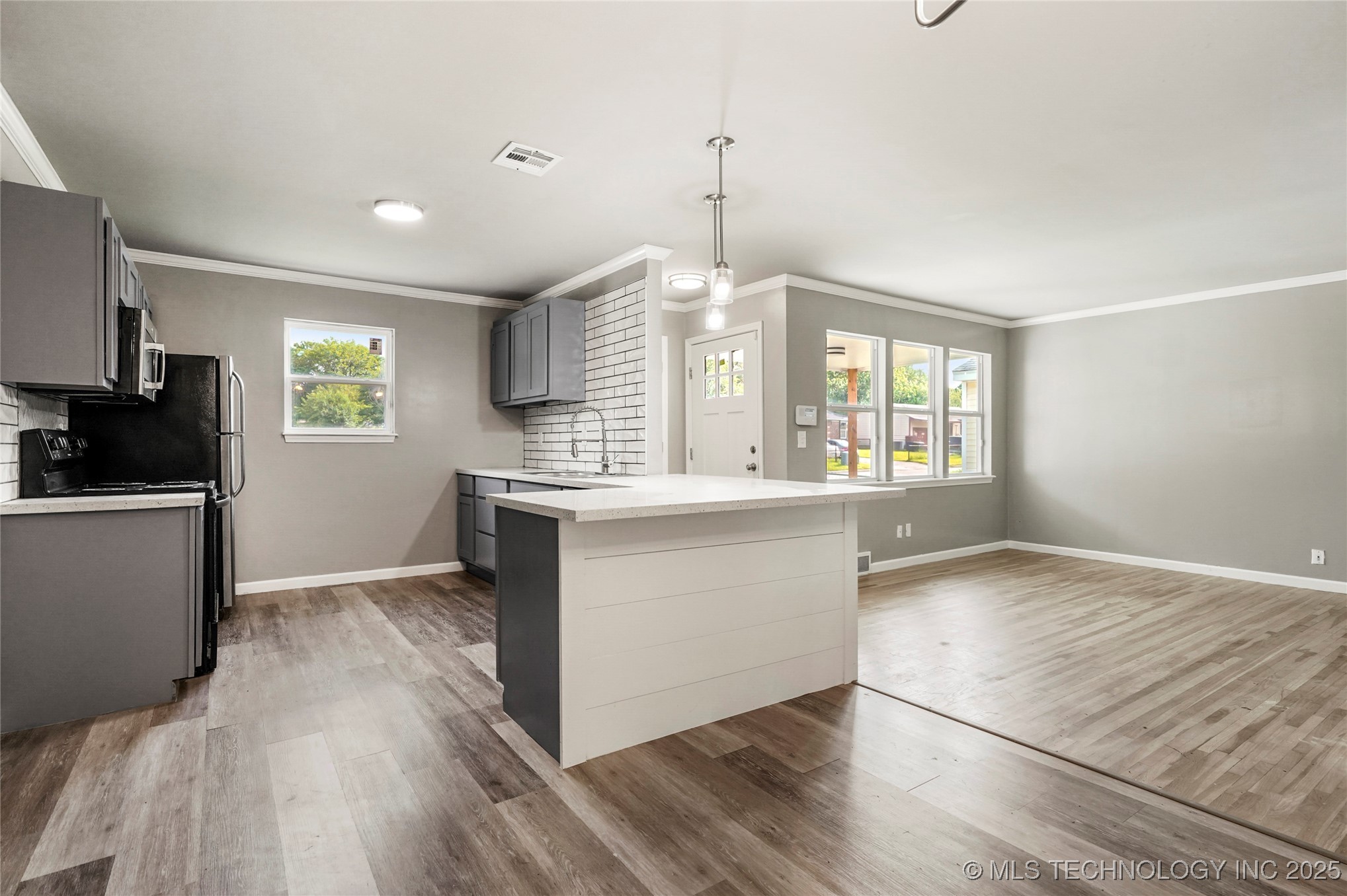 116 W 49th Place N