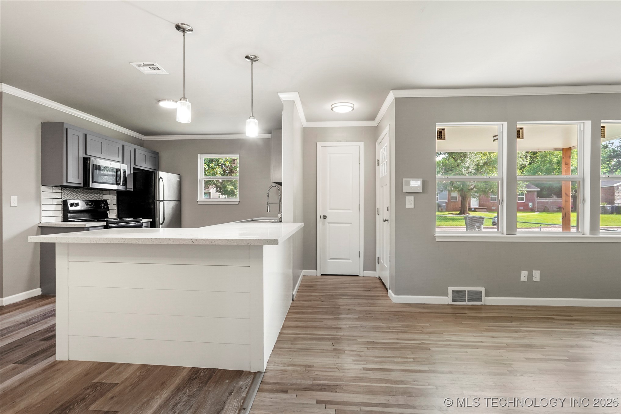 116 W 49th Place N
