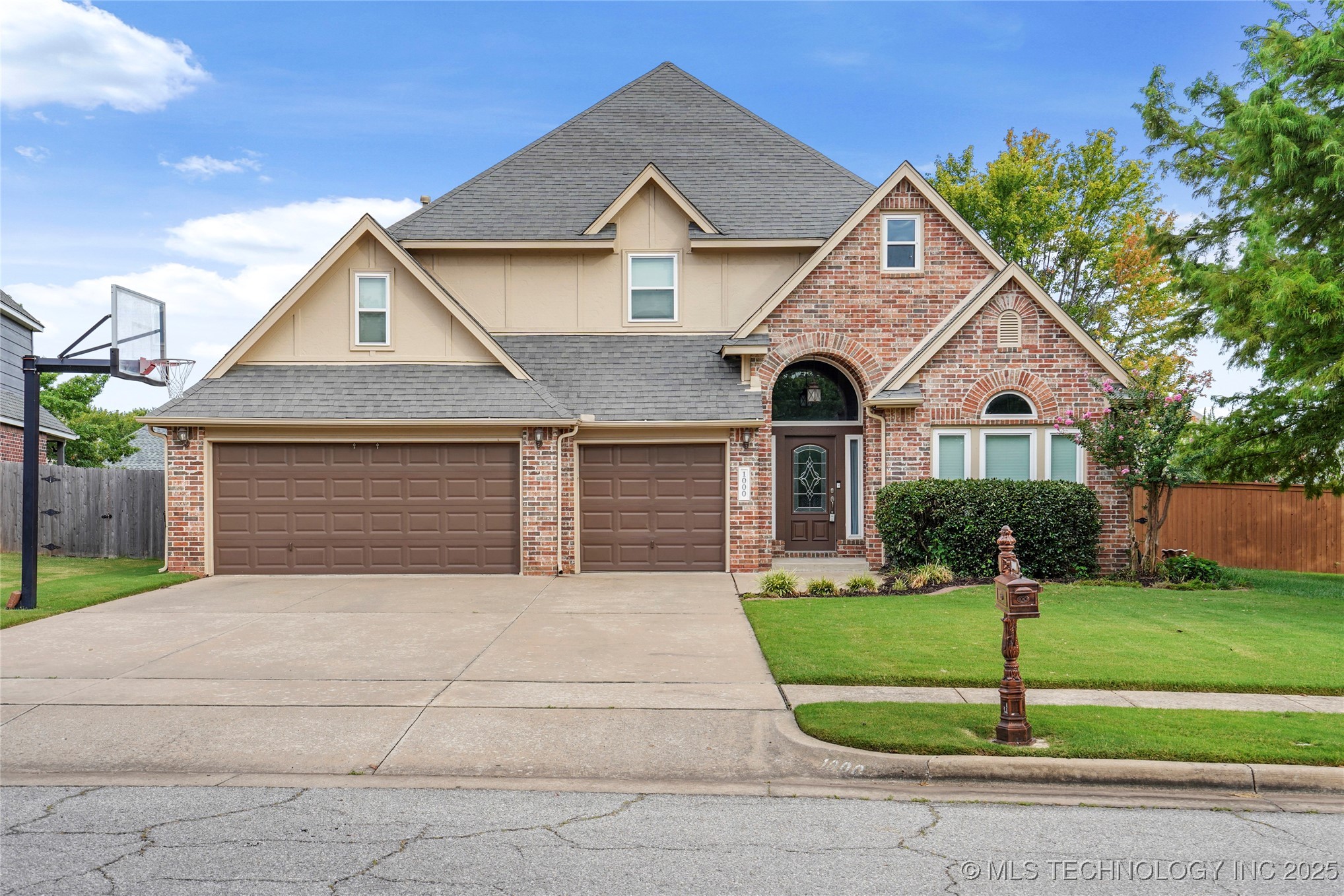 1000 S Cypress Avenue